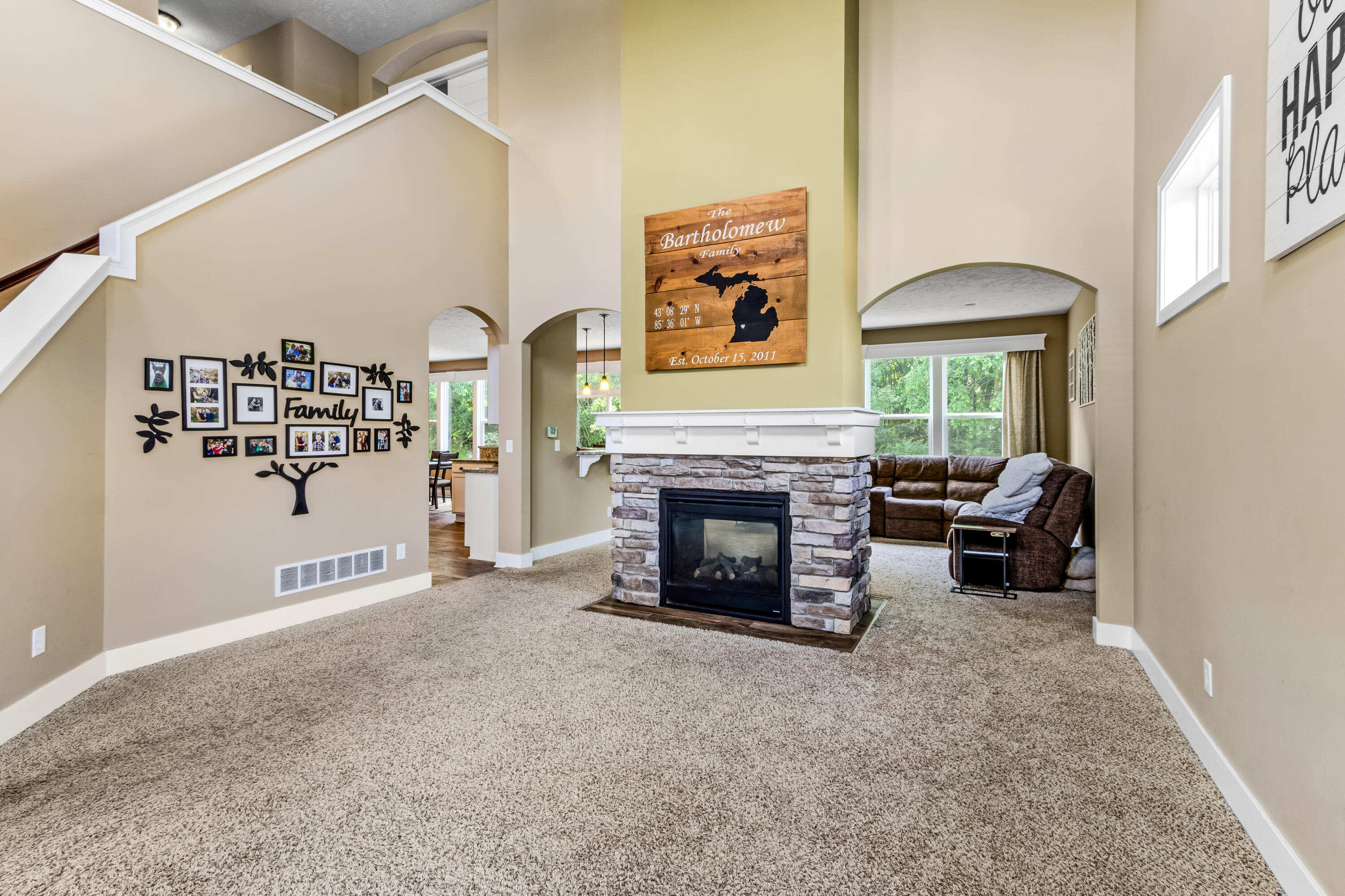 2852 N Saddle Ridge Court NE