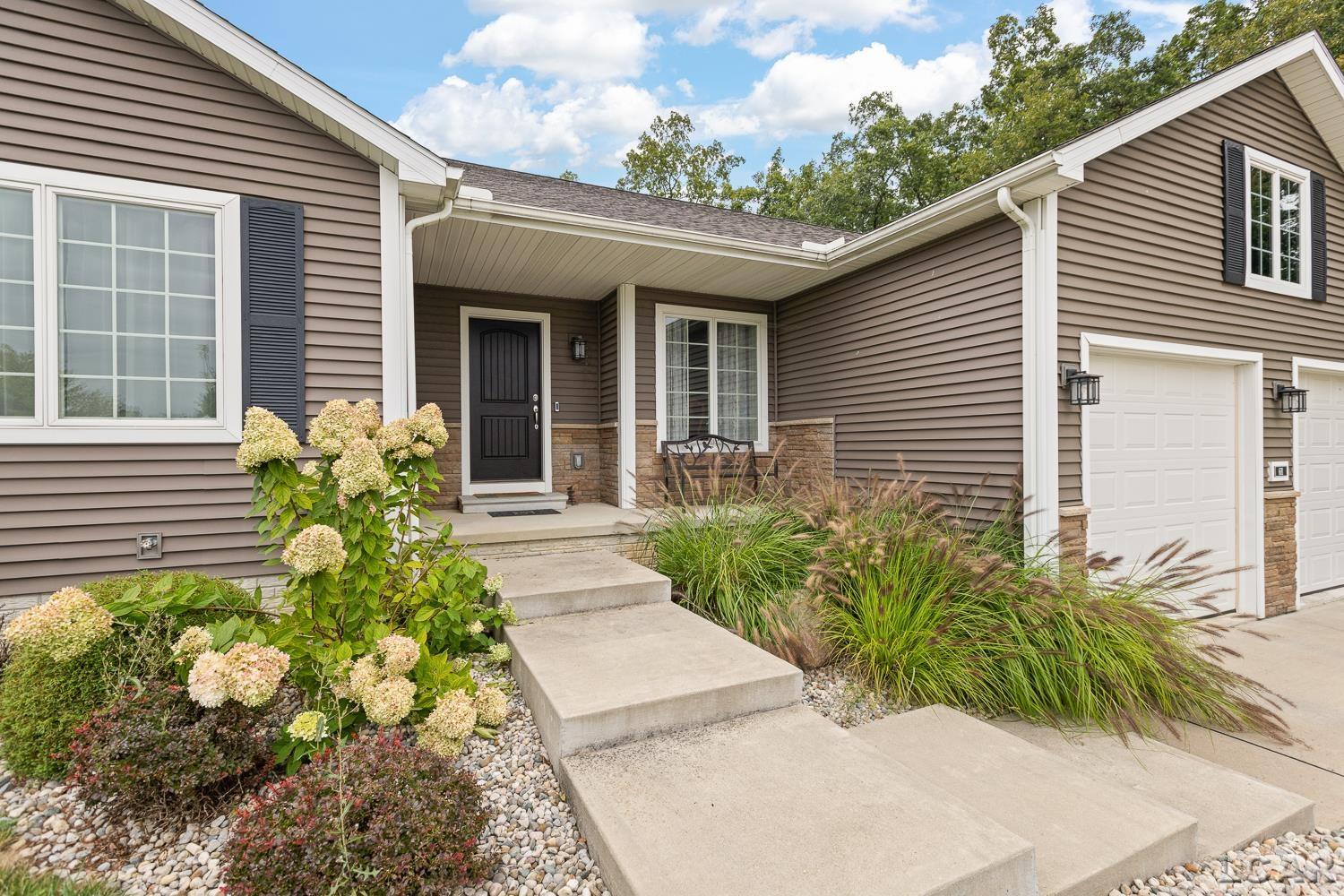 611 RED MAPLE Drive