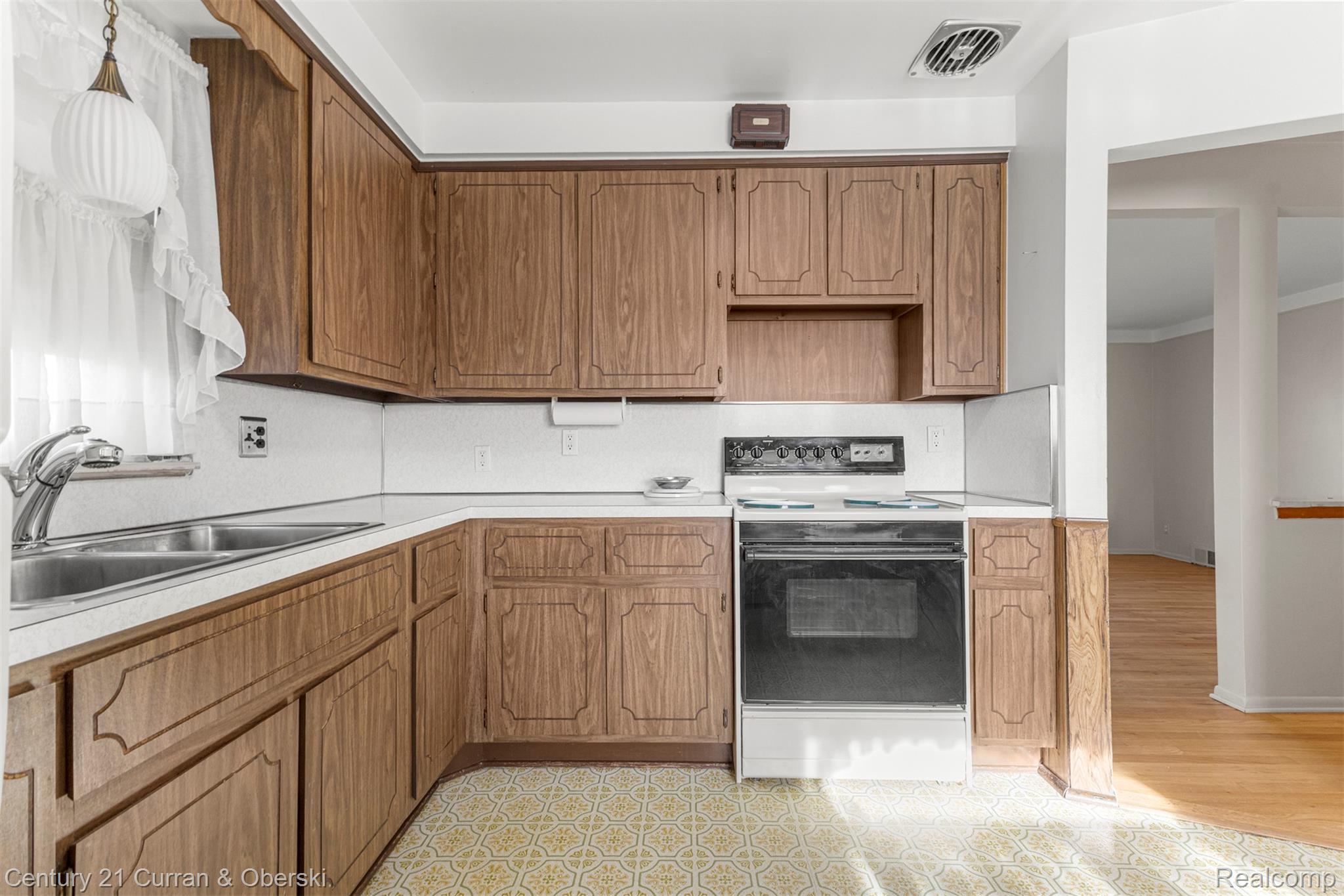 32713 CAMBRIDGE Street