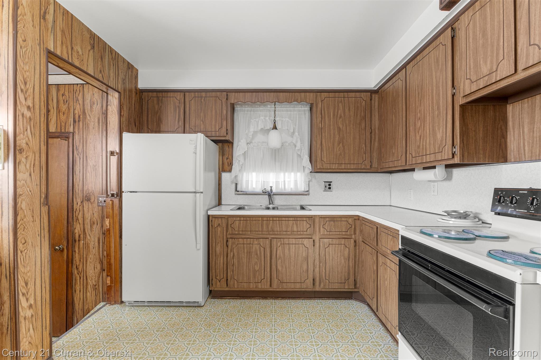 32713 CAMBRIDGE Street