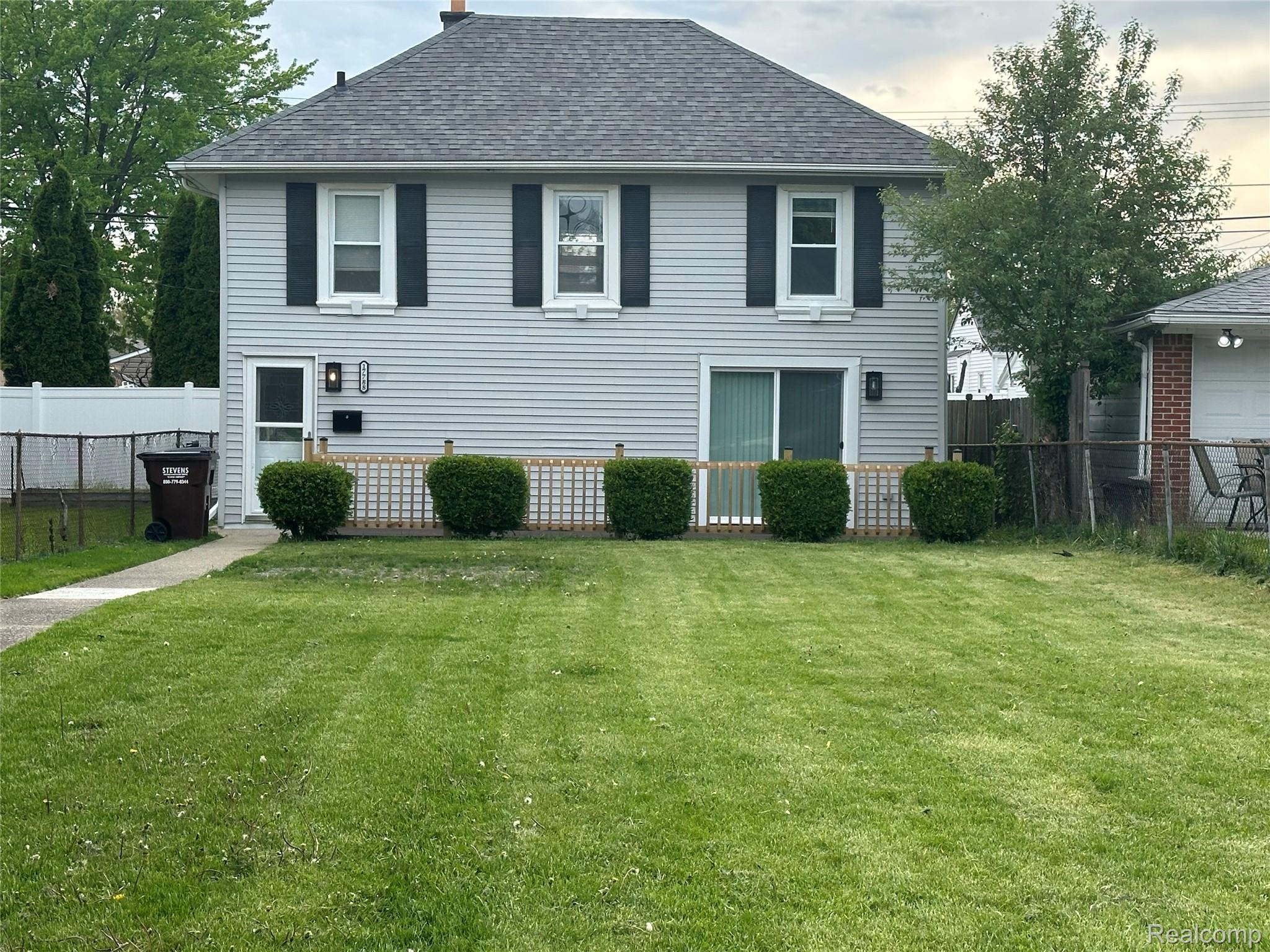 Riverview City, Michigan 48193, United States, 3 Bedrooms Bedrooms, ,2 BathroomsBathrooms,Residential,Active,220063