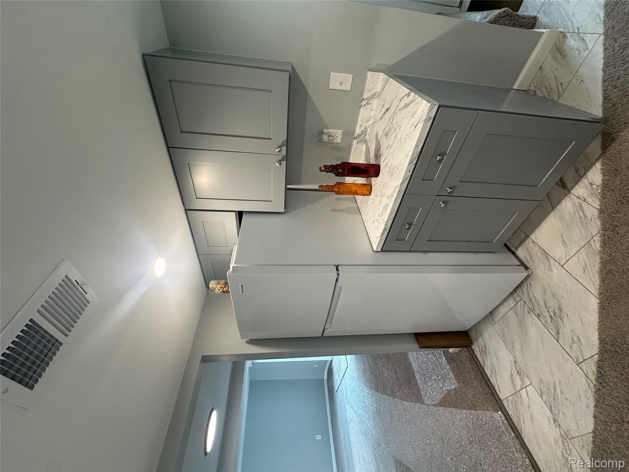 Riverview City, Michigan 48193, United States, 3 Bedrooms Bedrooms, ,2 BathroomsBathrooms,Residential,Active,220063