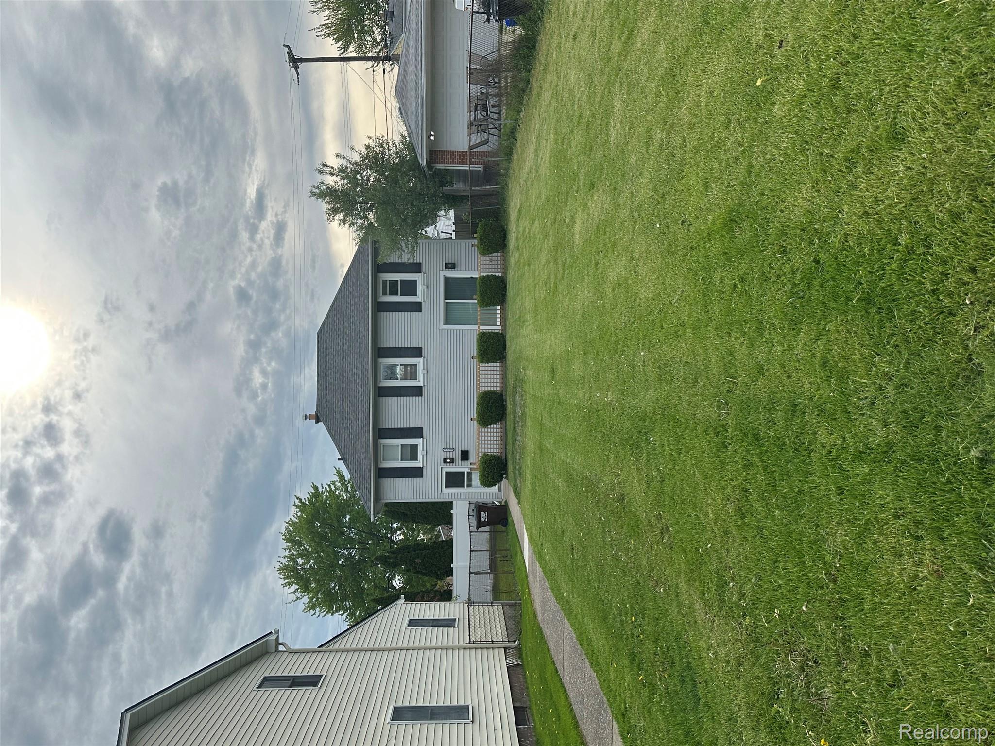 Riverview City, Michigan 48193, United States, 3 Bedrooms Bedrooms, ,2 BathroomsBathrooms,Residential,Active,220063