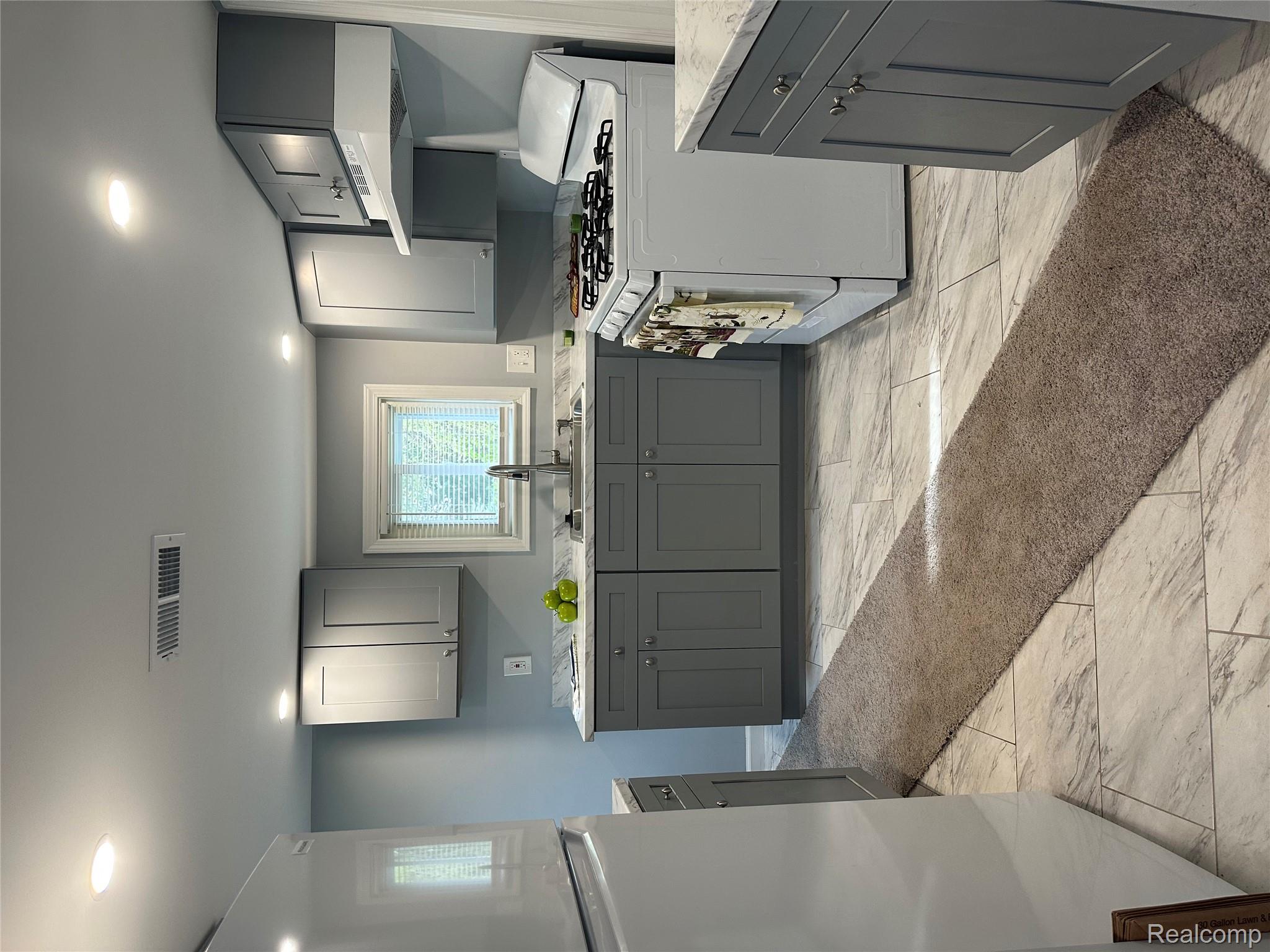 Riverview City, Michigan 48193, United States, 3 Bedrooms Bedrooms, ,2 BathroomsBathrooms,Residential,Active,220063