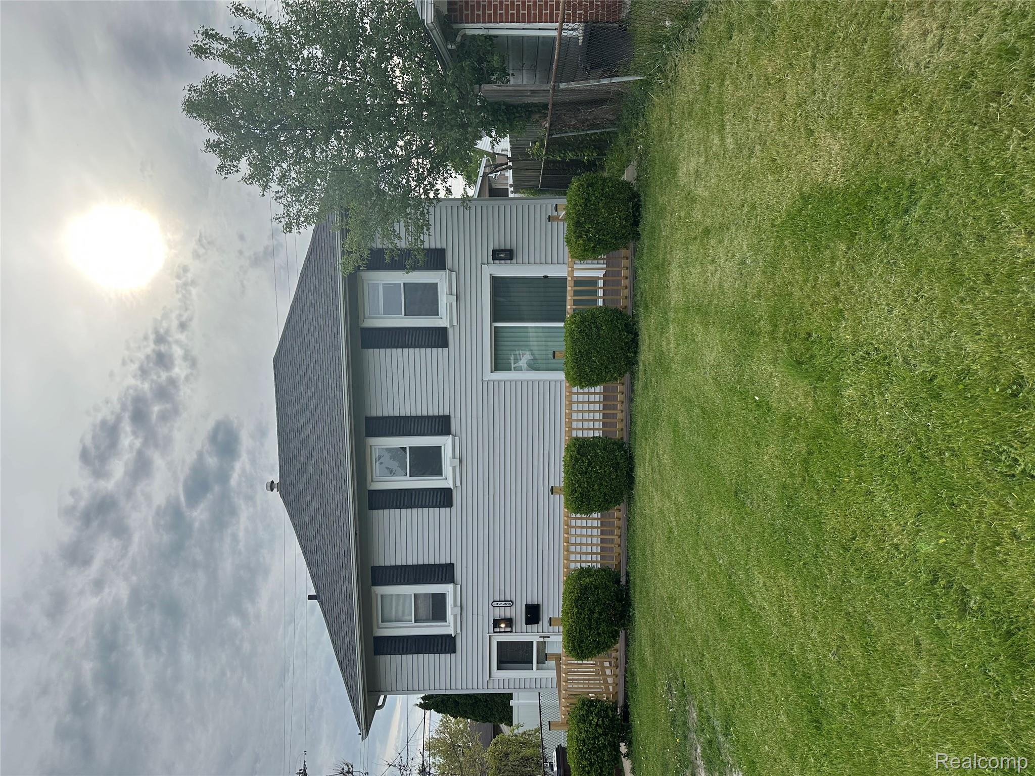Riverview City, Michigan 48193, United States, 3 Bedrooms Bedrooms, ,2 BathroomsBathrooms,Residential,Active,220063
