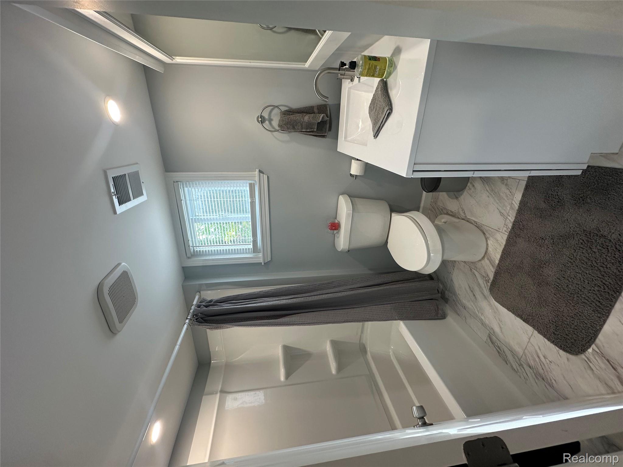 Riverview City, Michigan 48193, United States, 3 Bedrooms Bedrooms, ,2 BathroomsBathrooms,Residential,Active,220063