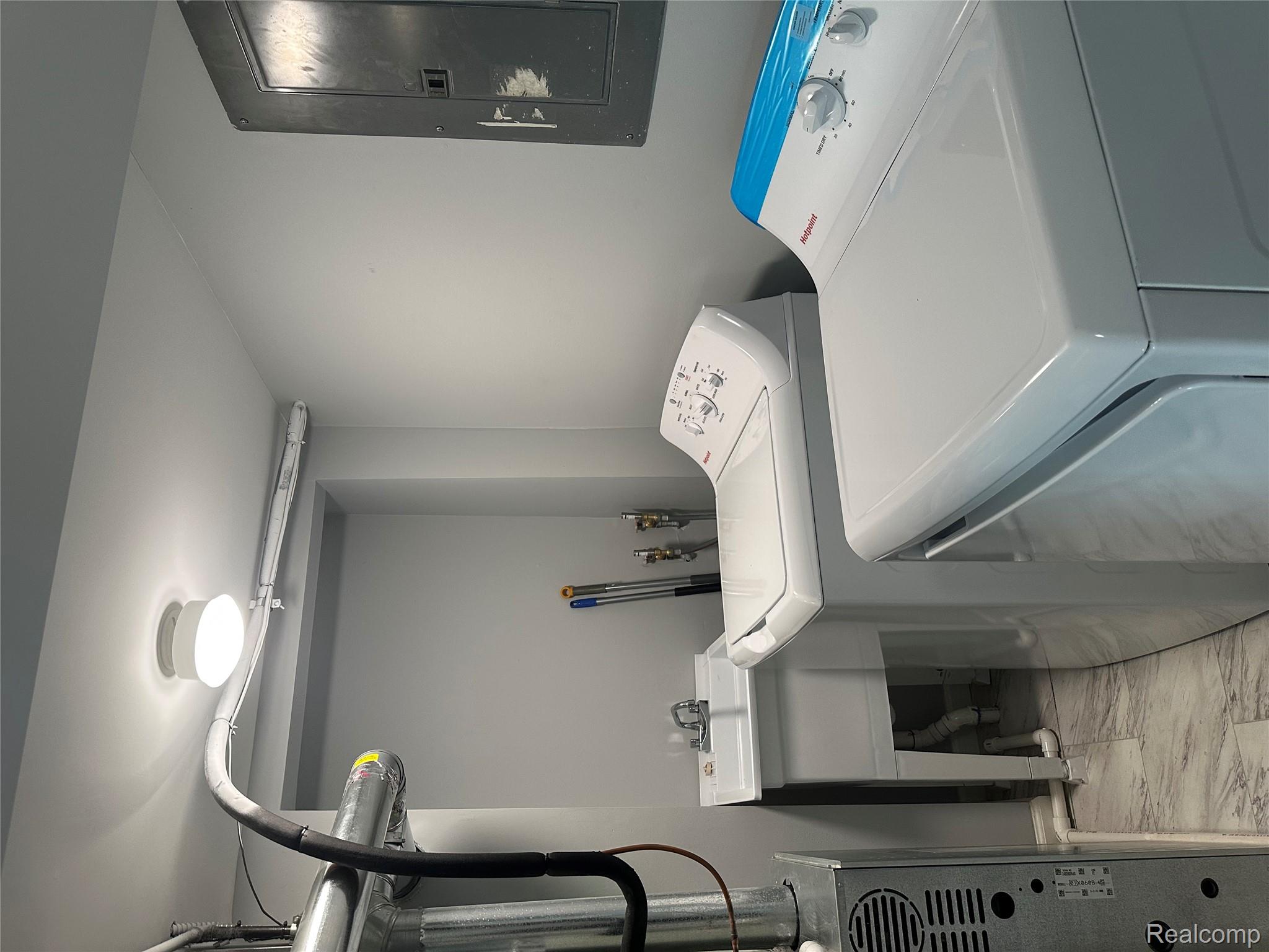 Riverview City, Michigan 48193, United States, 3 Bedrooms Bedrooms, ,2 BathroomsBathrooms,Residential,Active,220063