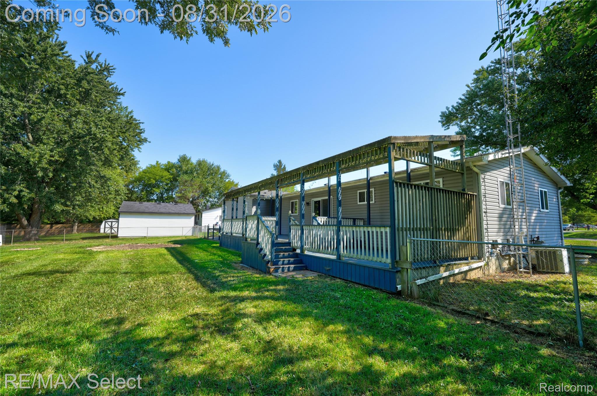 2122 Hillsdale Drive