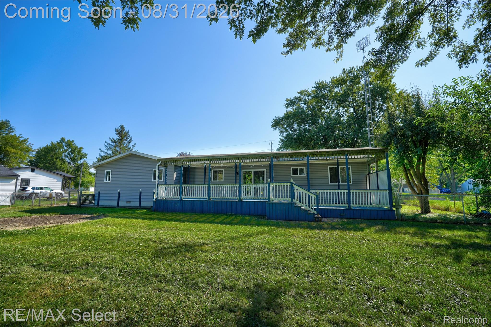 2122 Hillsdale Drive