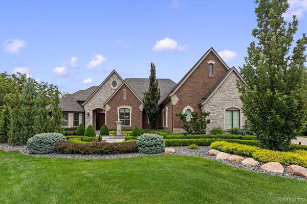 2475 CREEKSIDE CT, ROCHESTER, MI 48306 - Image 216d74eb988e9d70d0fdbfdcbf08eb3e/4235732675
