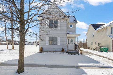 31569 Beechwood Avenue Garden City City MI 48135