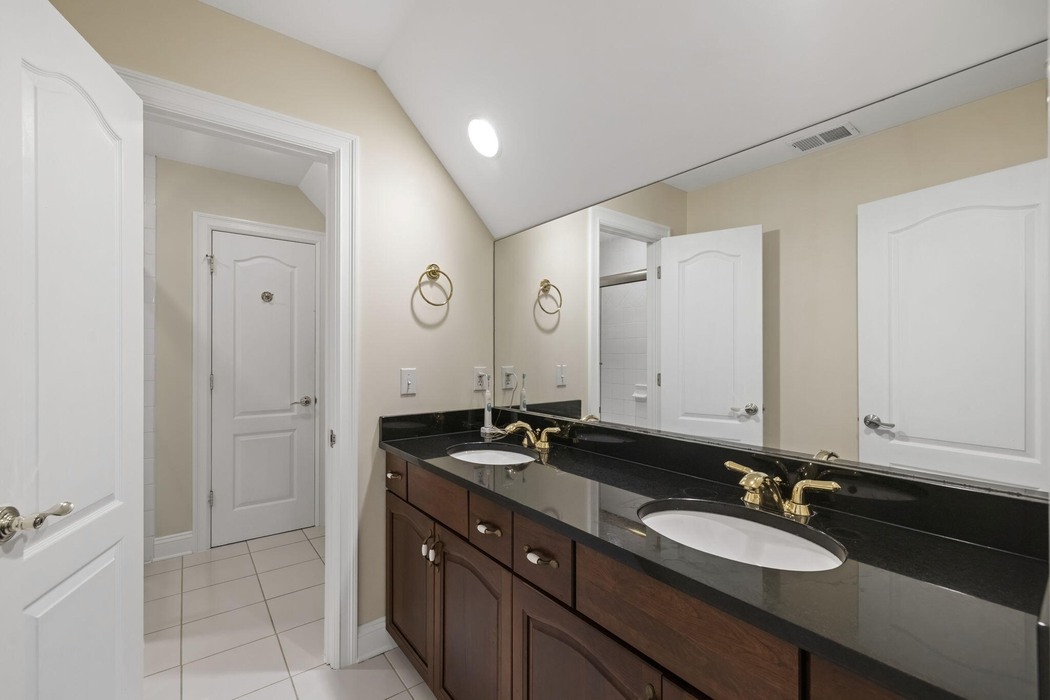 Chikaming Township, Michigan 49125, United States, 5 Bedrooms Bedrooms, ,4 BathroomsBathrooms,Residential,Active,232767