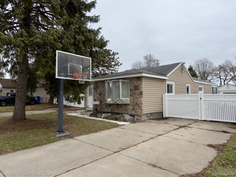 8320 Robindale Avenue Dearborn Heights City MI 48127