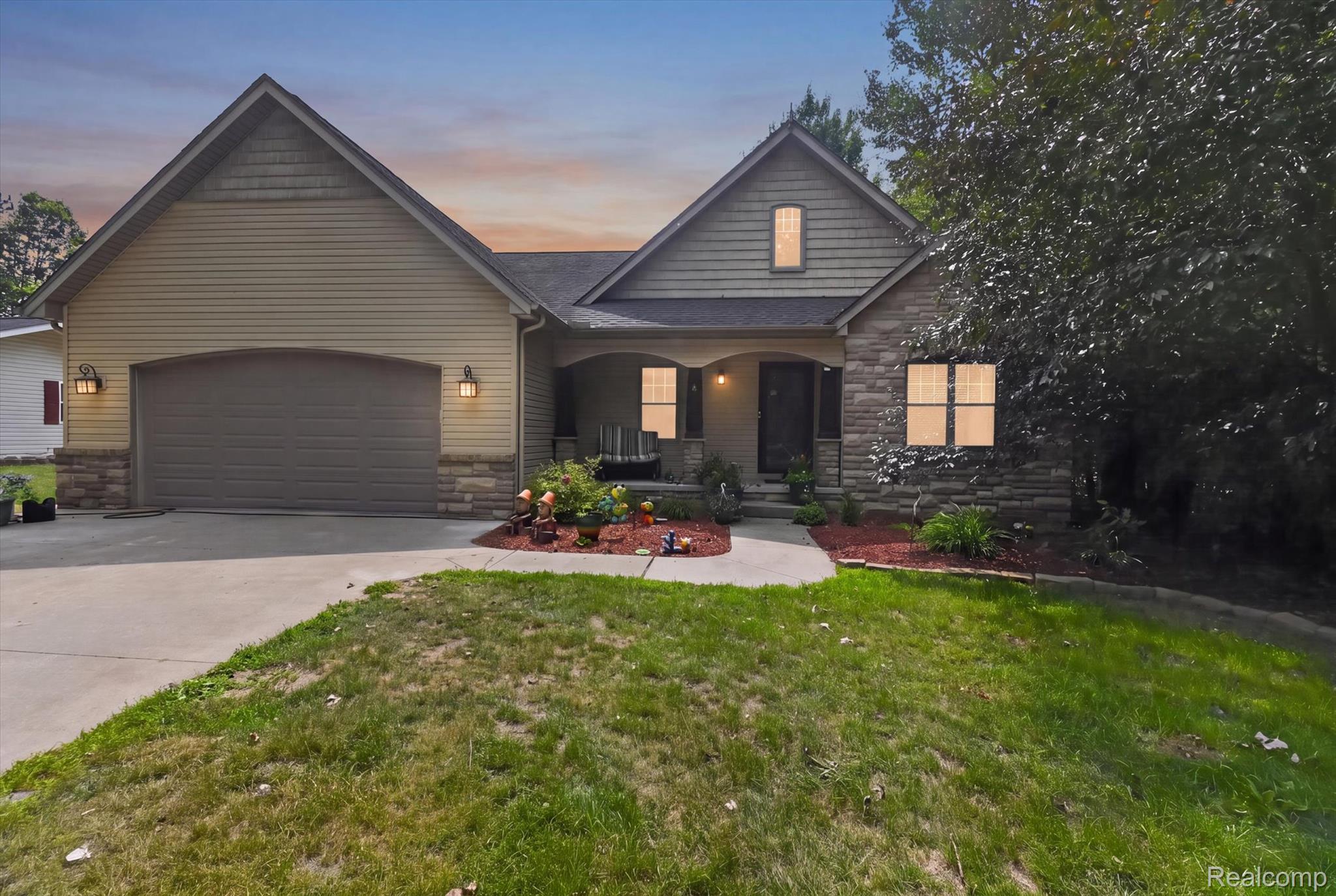 4915 Anglers Lane