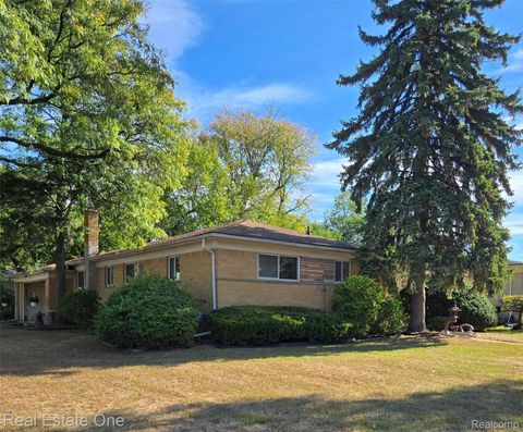 25640 Grand Concourse Street Southfield City MI 48075