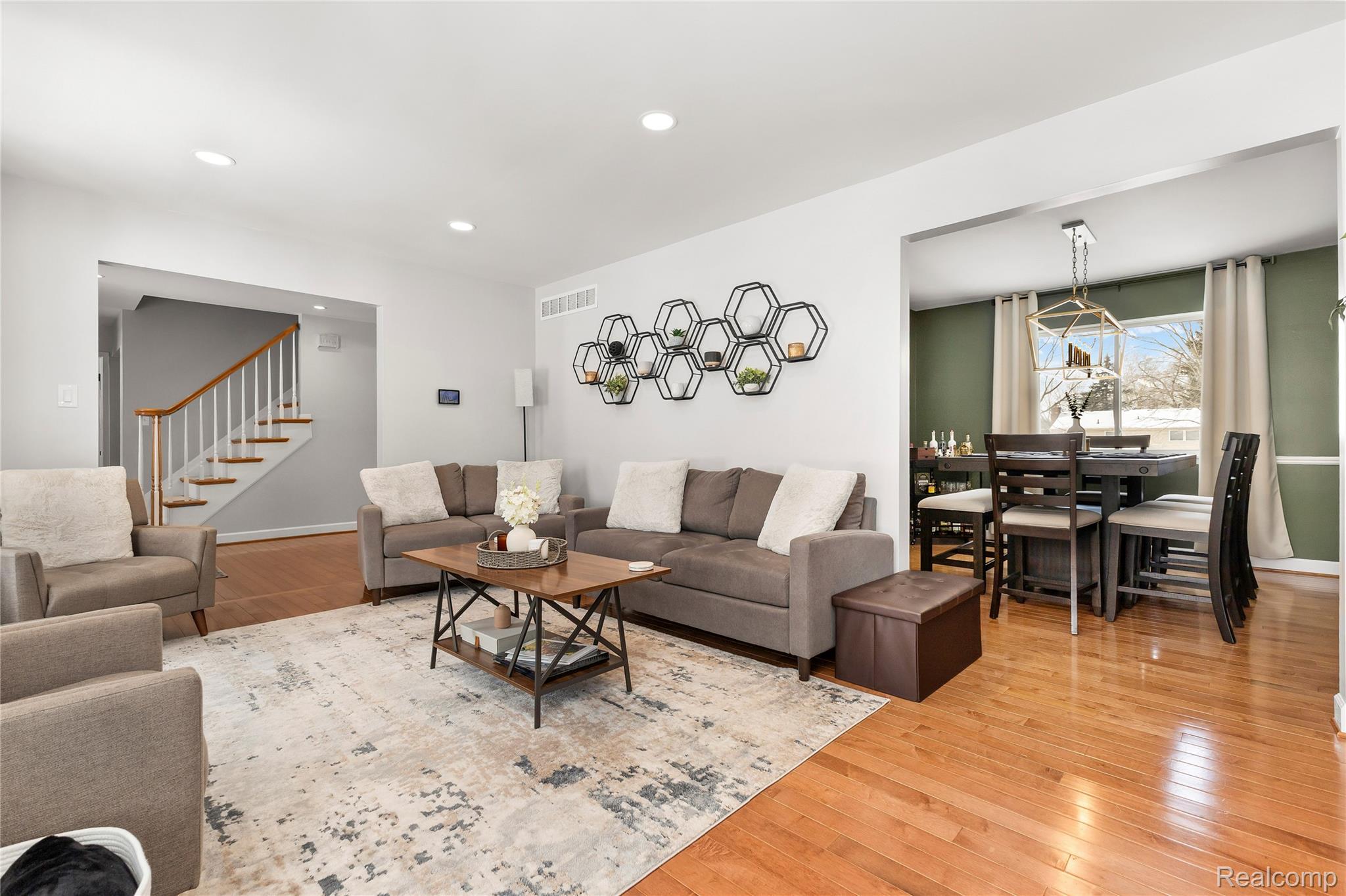 1824 Hickory Bark Lane