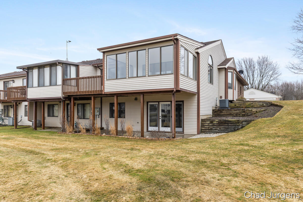 1075 Amberwood West Drive SW