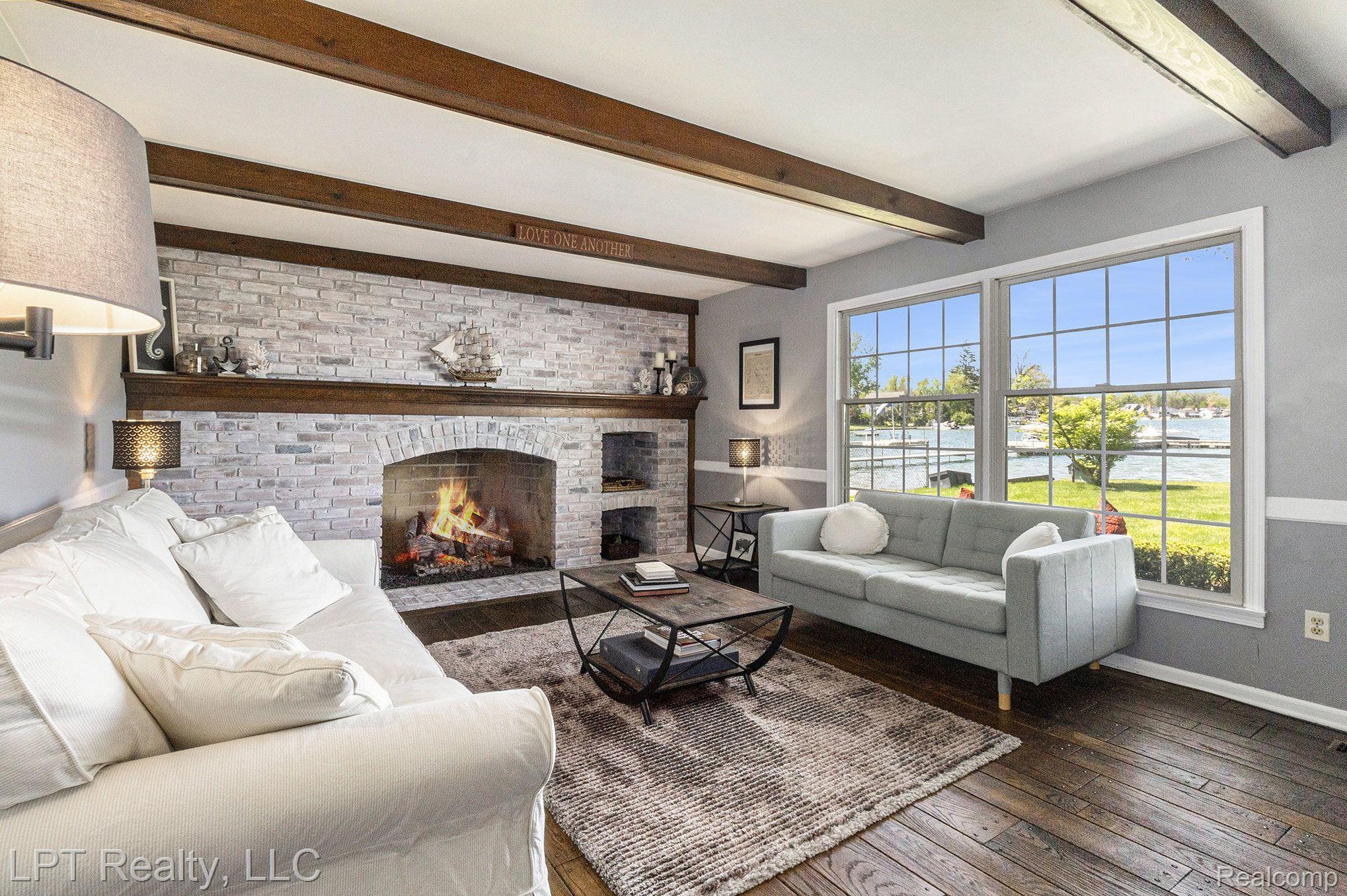 9528 SILVERSIDE Drive