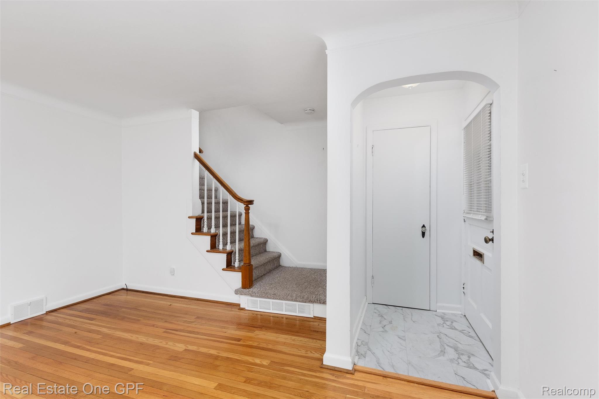 699 SAINT CLAIR Street 12