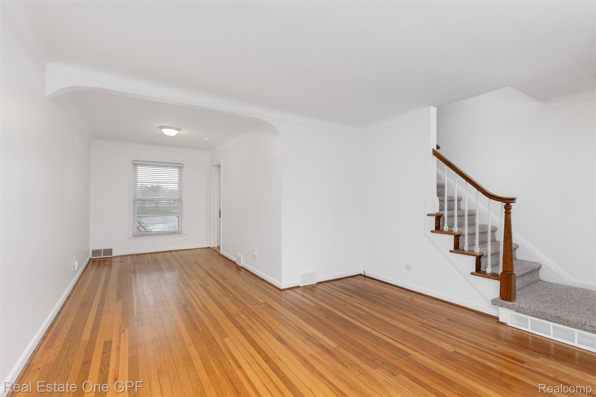 699 SAINT CLAIR Street 12