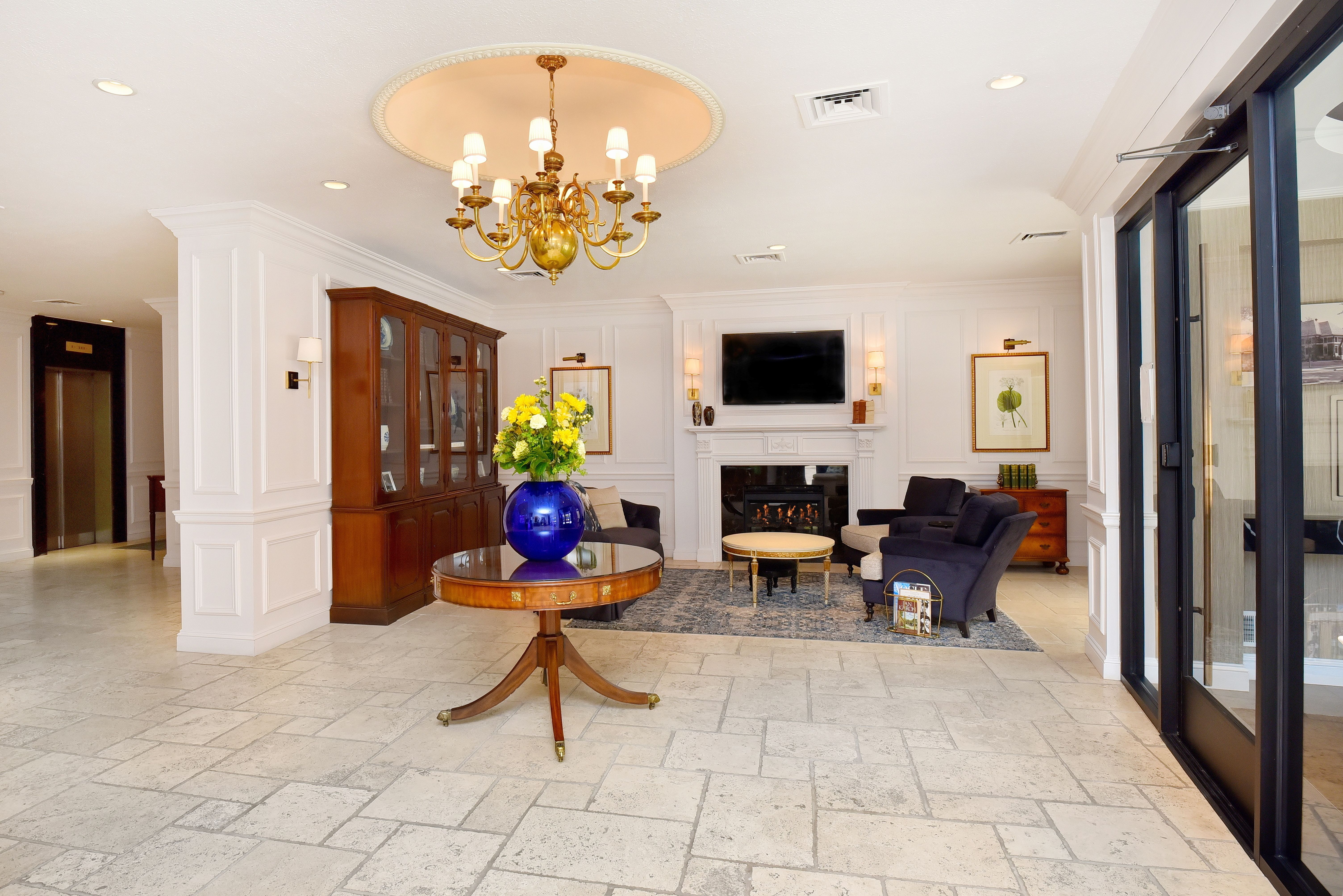 211 E Merrill 302