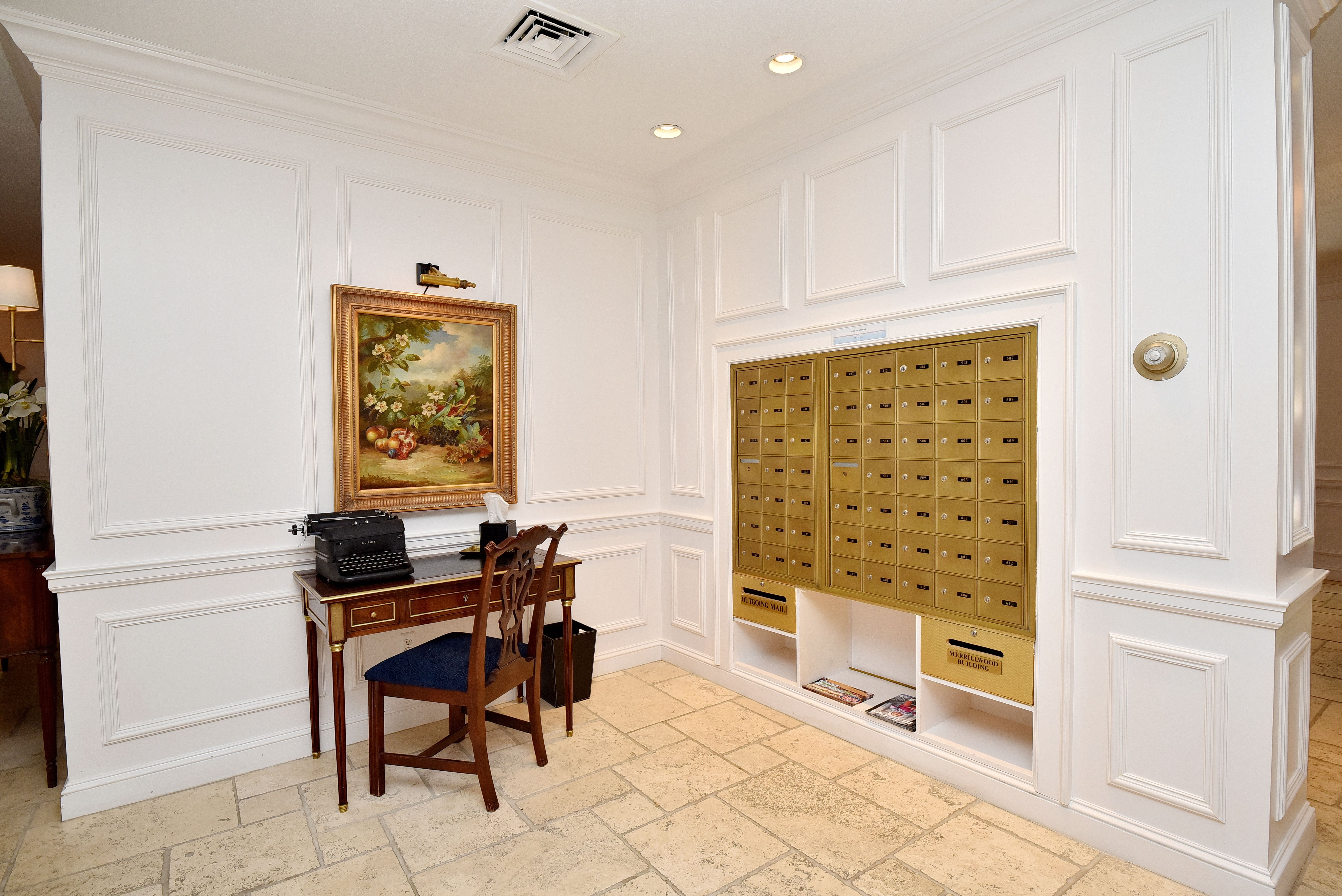 211 E Merrill 302