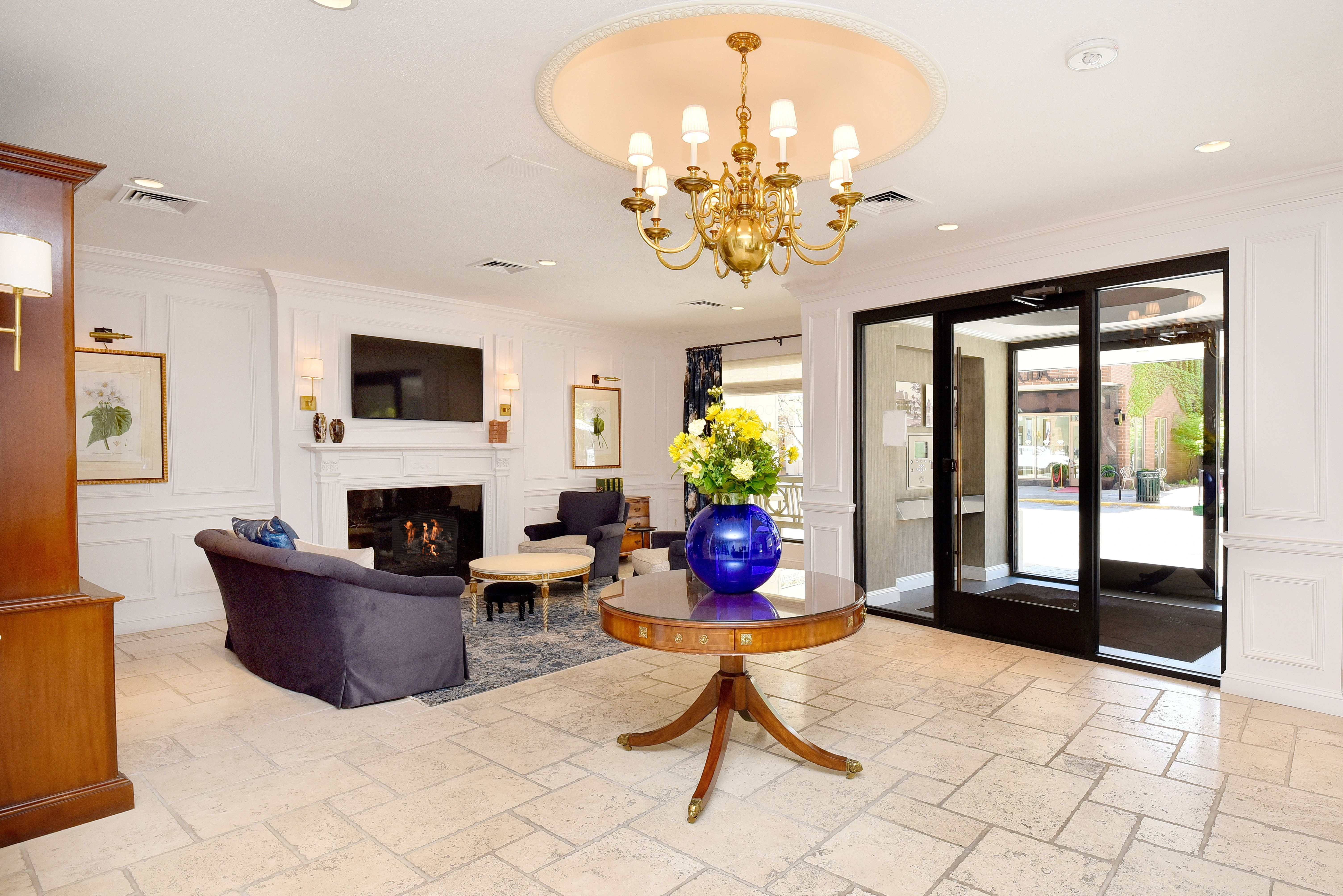 211 E Merrill 302