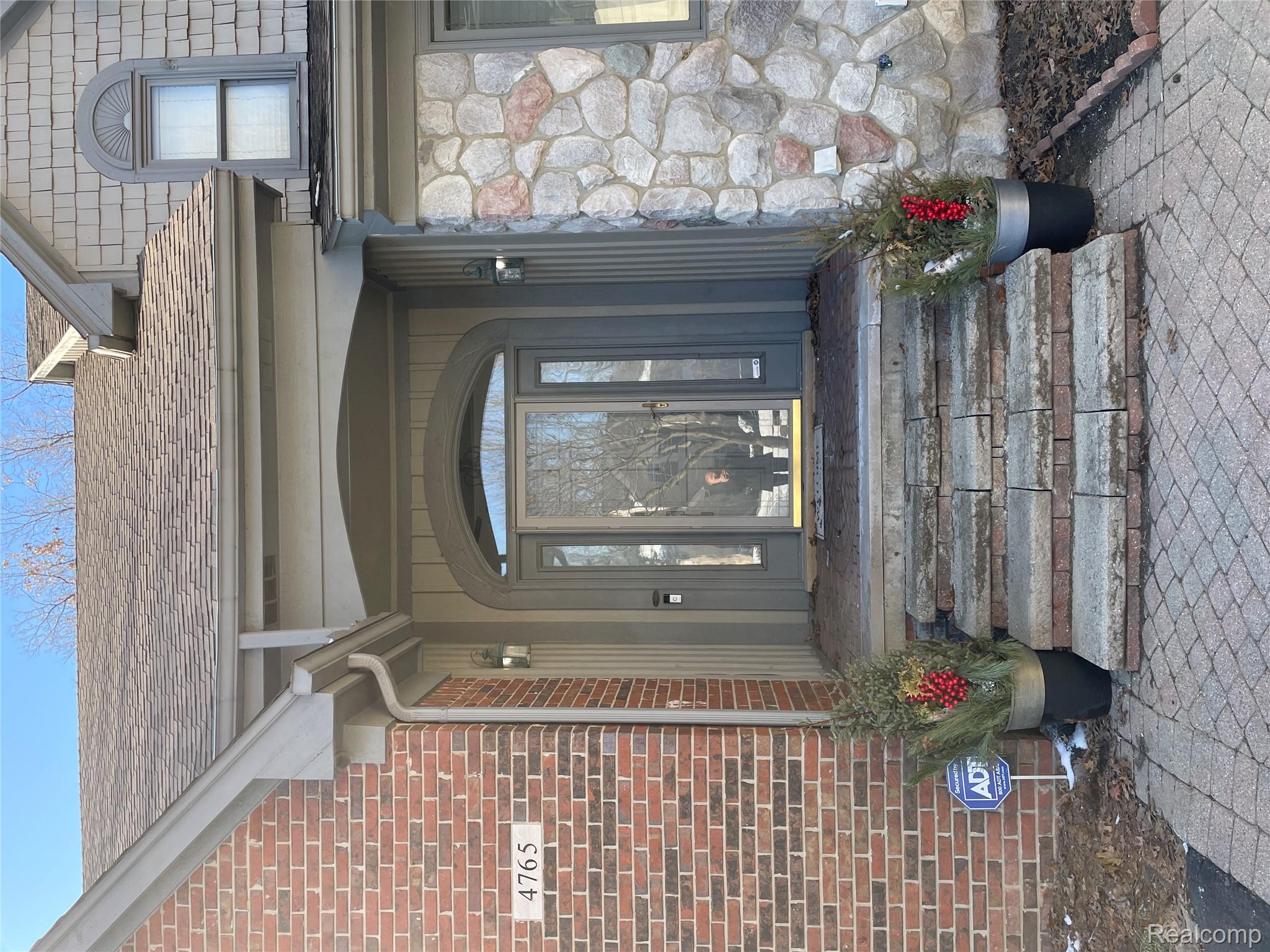 4765 Woodbine Circle S