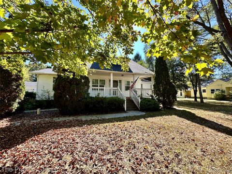 Photo of 3711 Waldon Road, Lake Orion Village, MI 48360 (MLS # 20251043121)