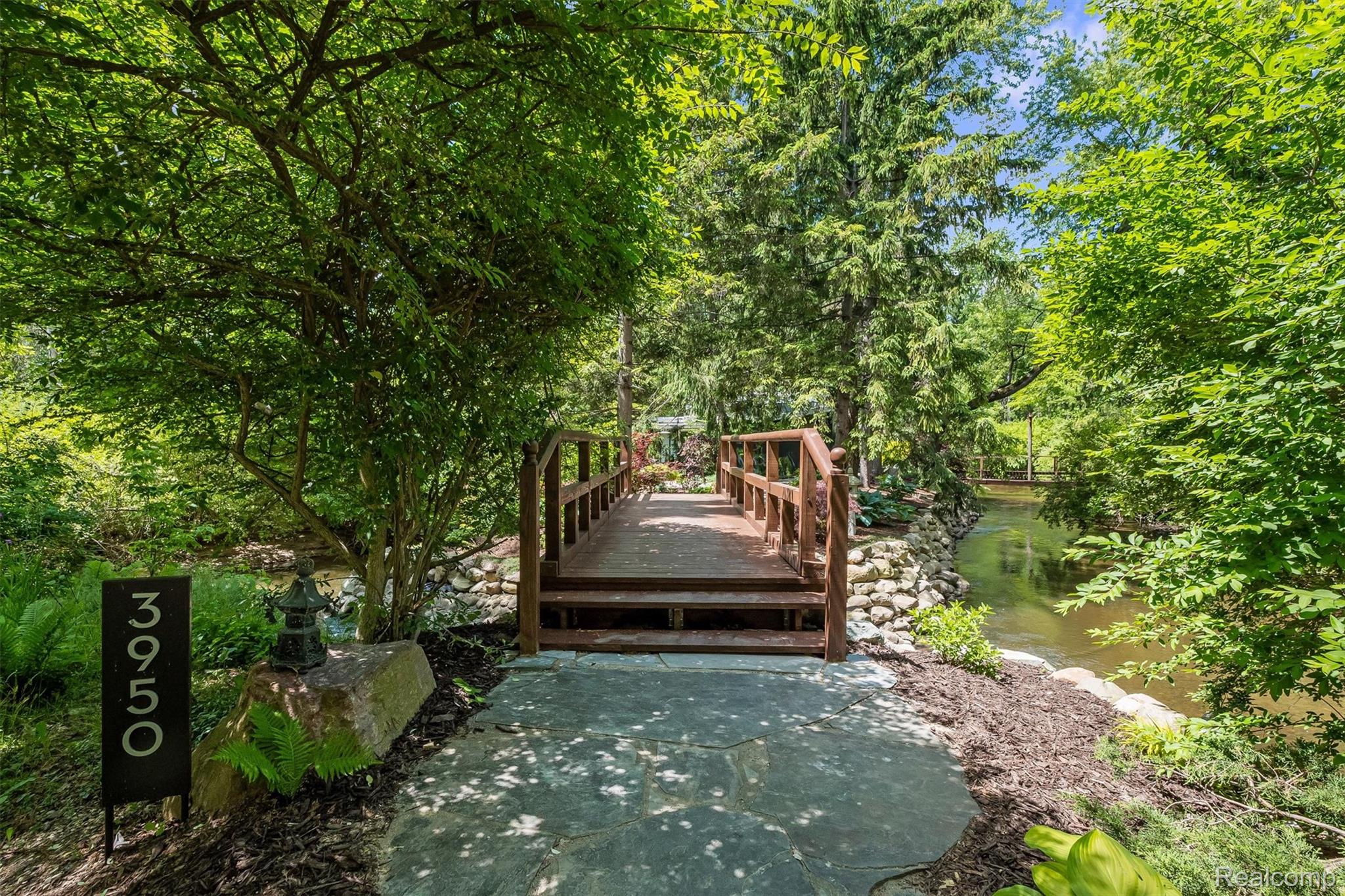 3954 N Ellamae Road