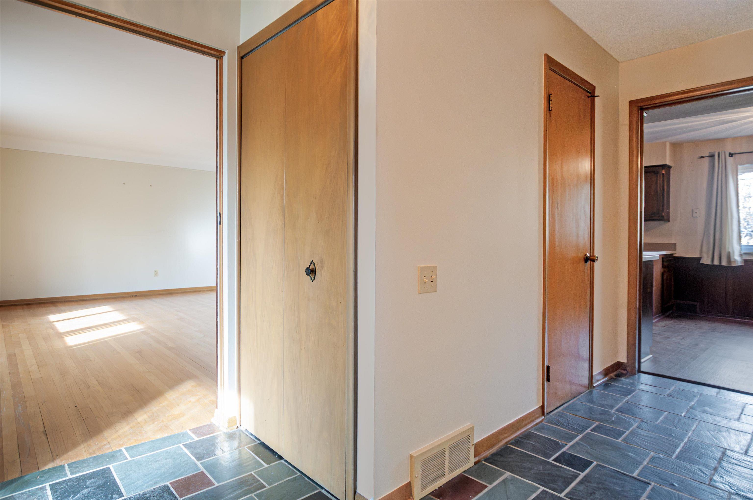 1376 Edmundton Drive