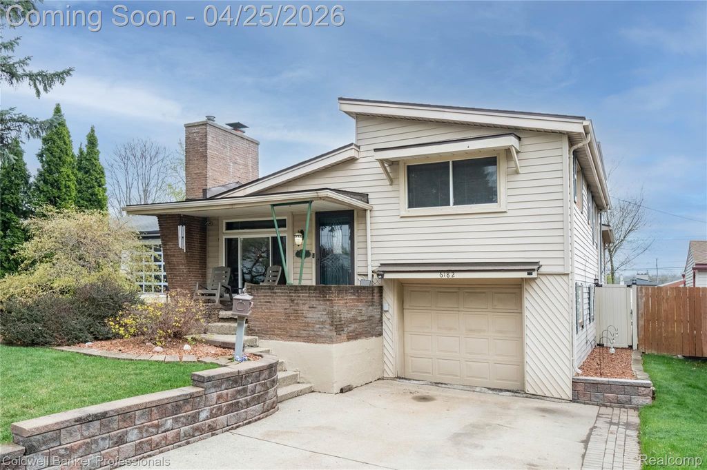 Photo of 6182 Drexel Street, Dearborn Heights City, MI 48127 (MLS # 20261024715)