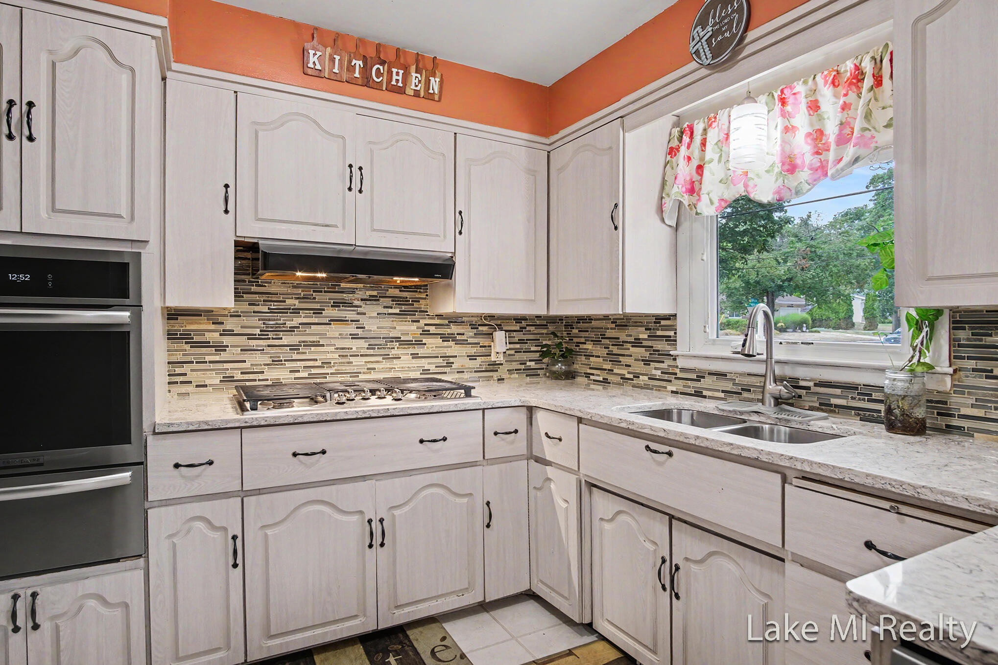 938 Calvary Avenue NW