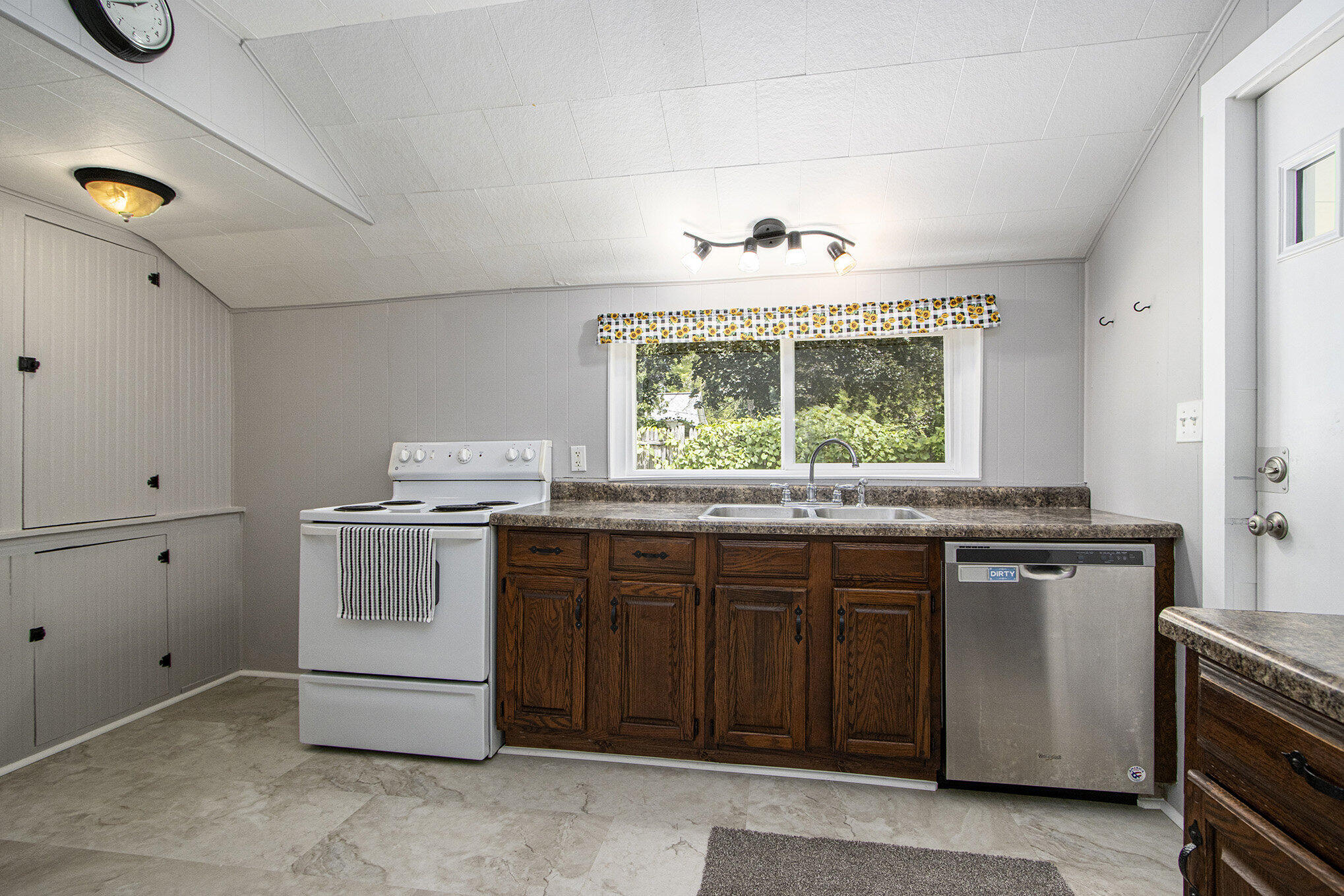 Gobles City, Michigan 49055, United States, 3 Bedrooms Bedrooms, ,1 BathroomBathrooms,Residential,Active,173132