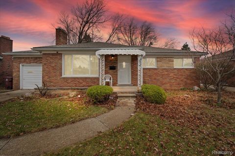 8457 Menge Center Line City MI 48015