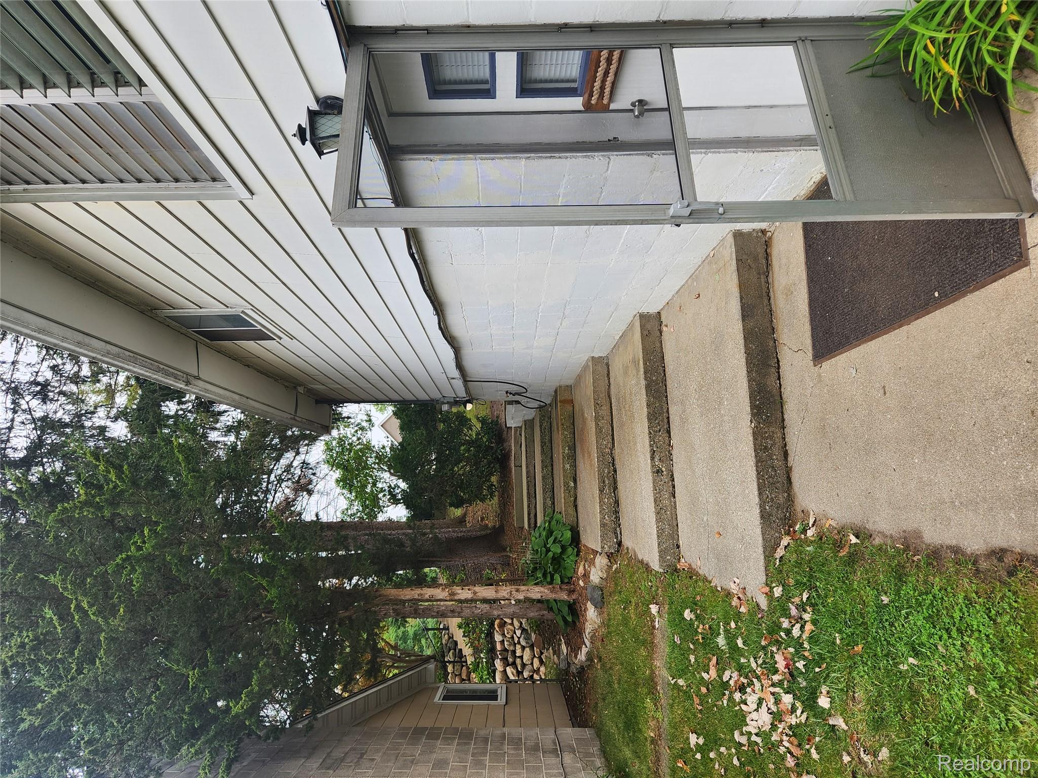 8463 Hillpoint Drive