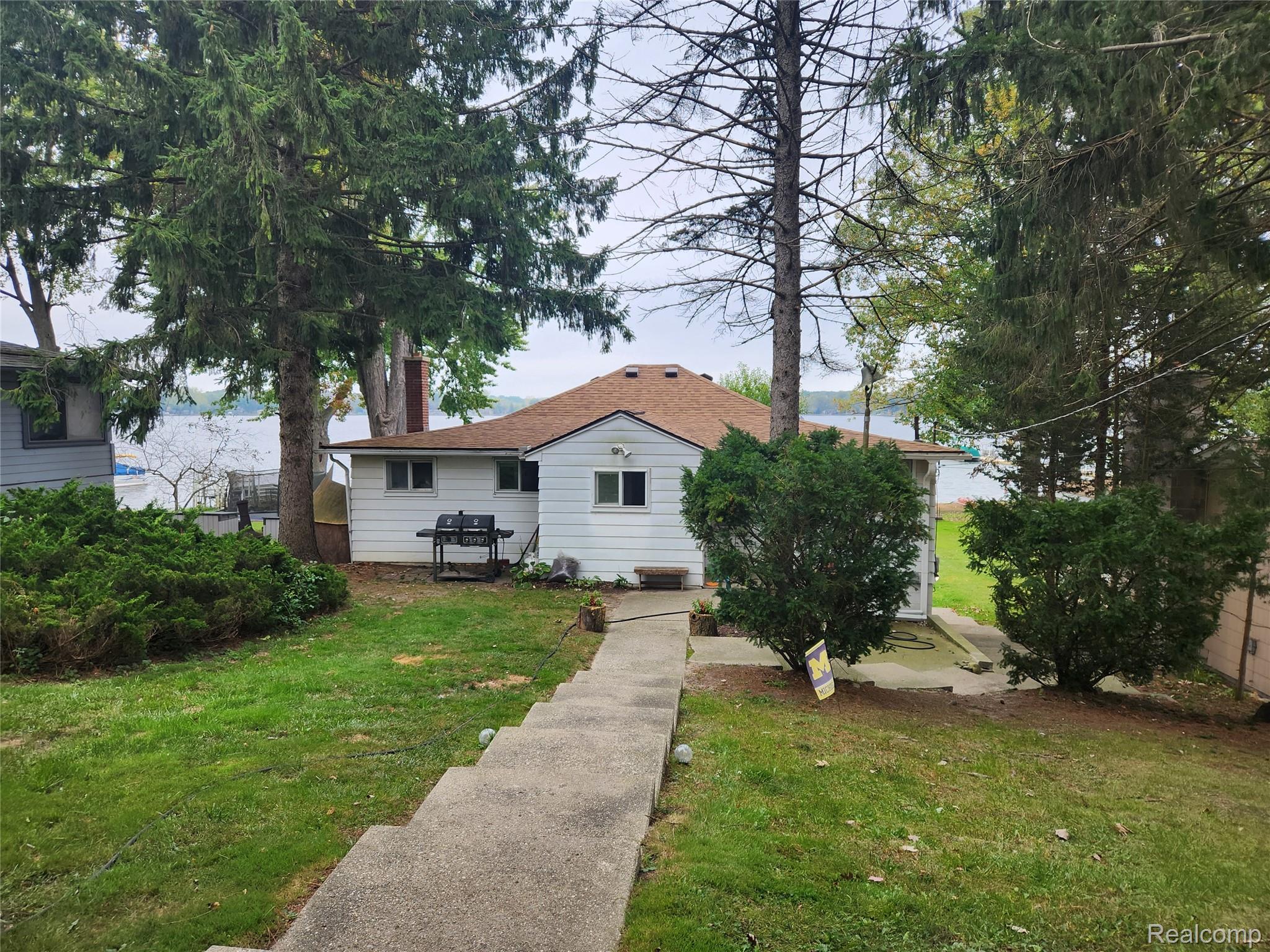 8463 Hillpoint Drive