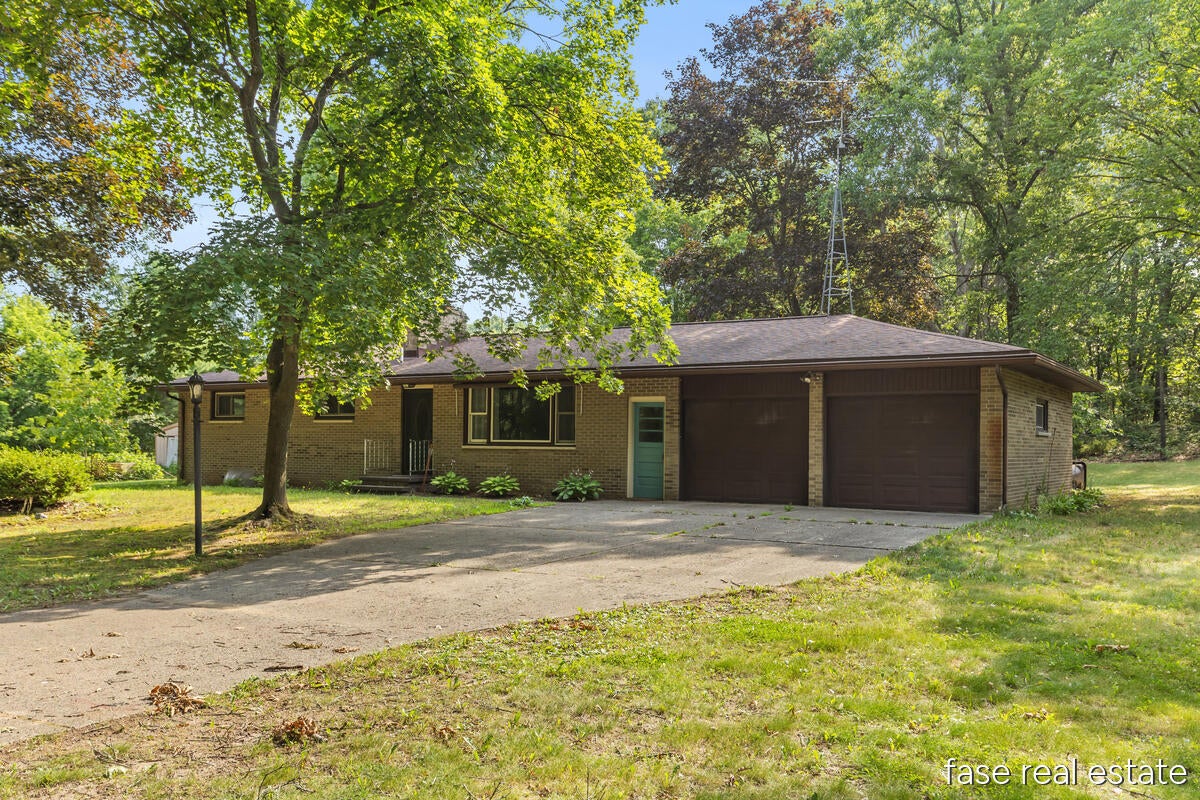 7676 Courtland Drive NE