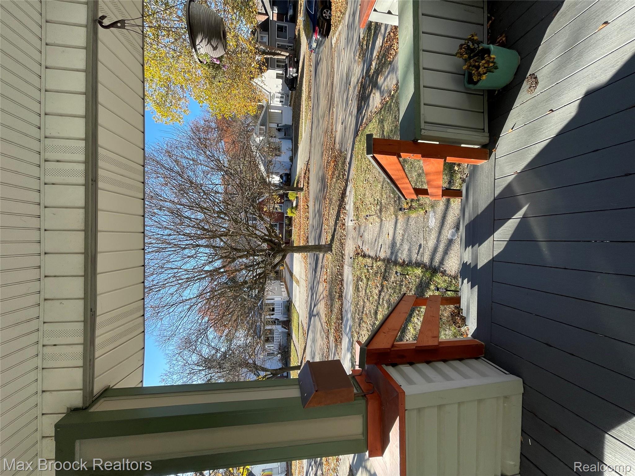 808 Laprairie Street