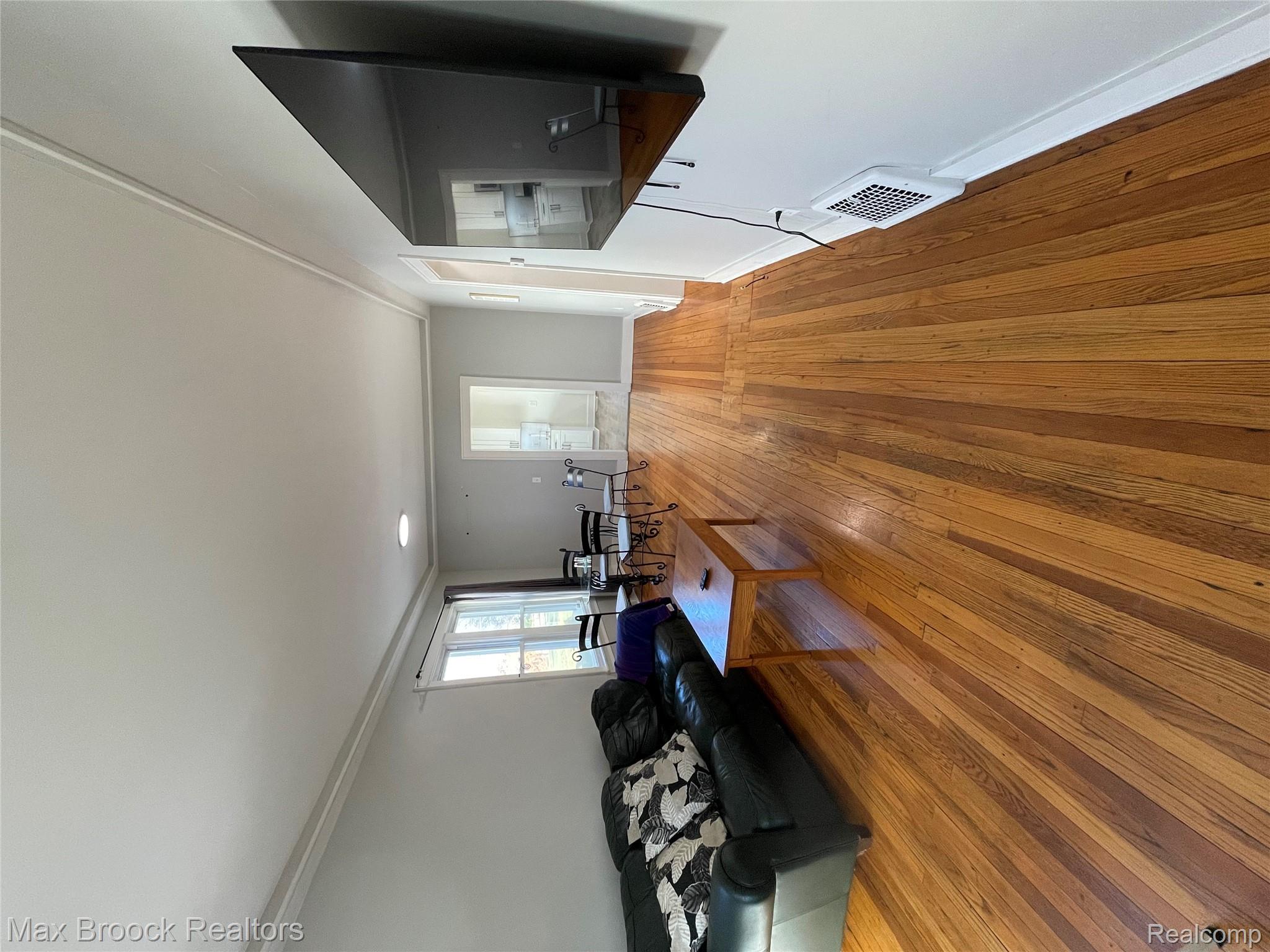 808 Laprairie Street