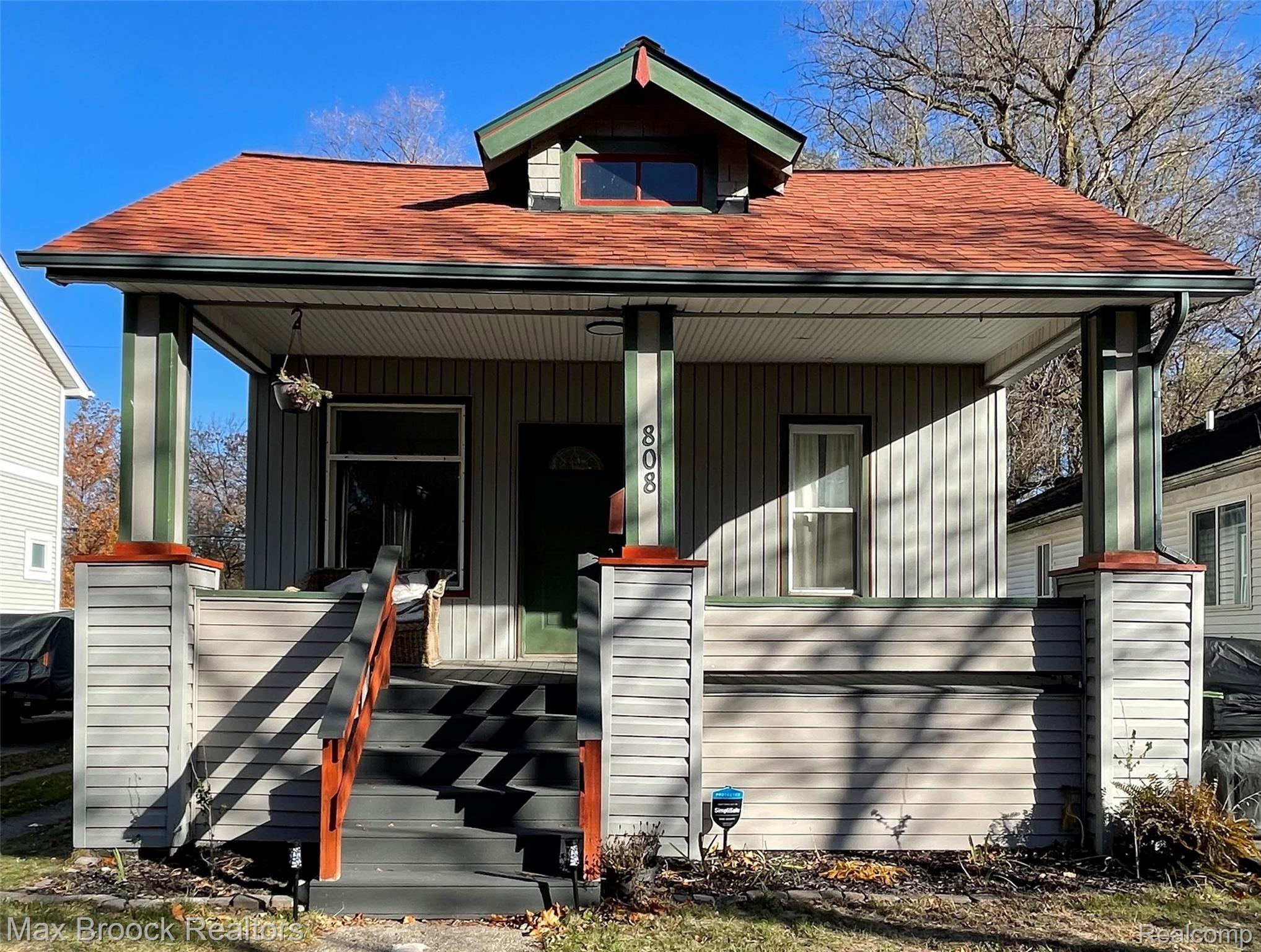 808 Laprairie Street