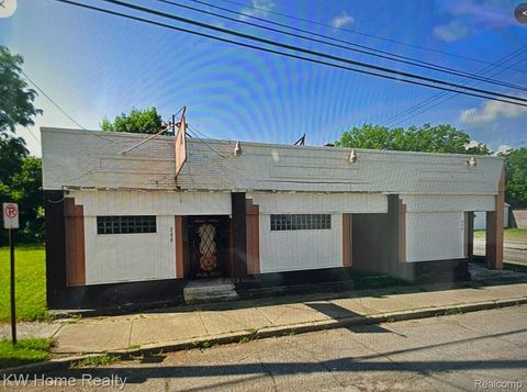 262 E Pike Street Pontiac City MI 48342
