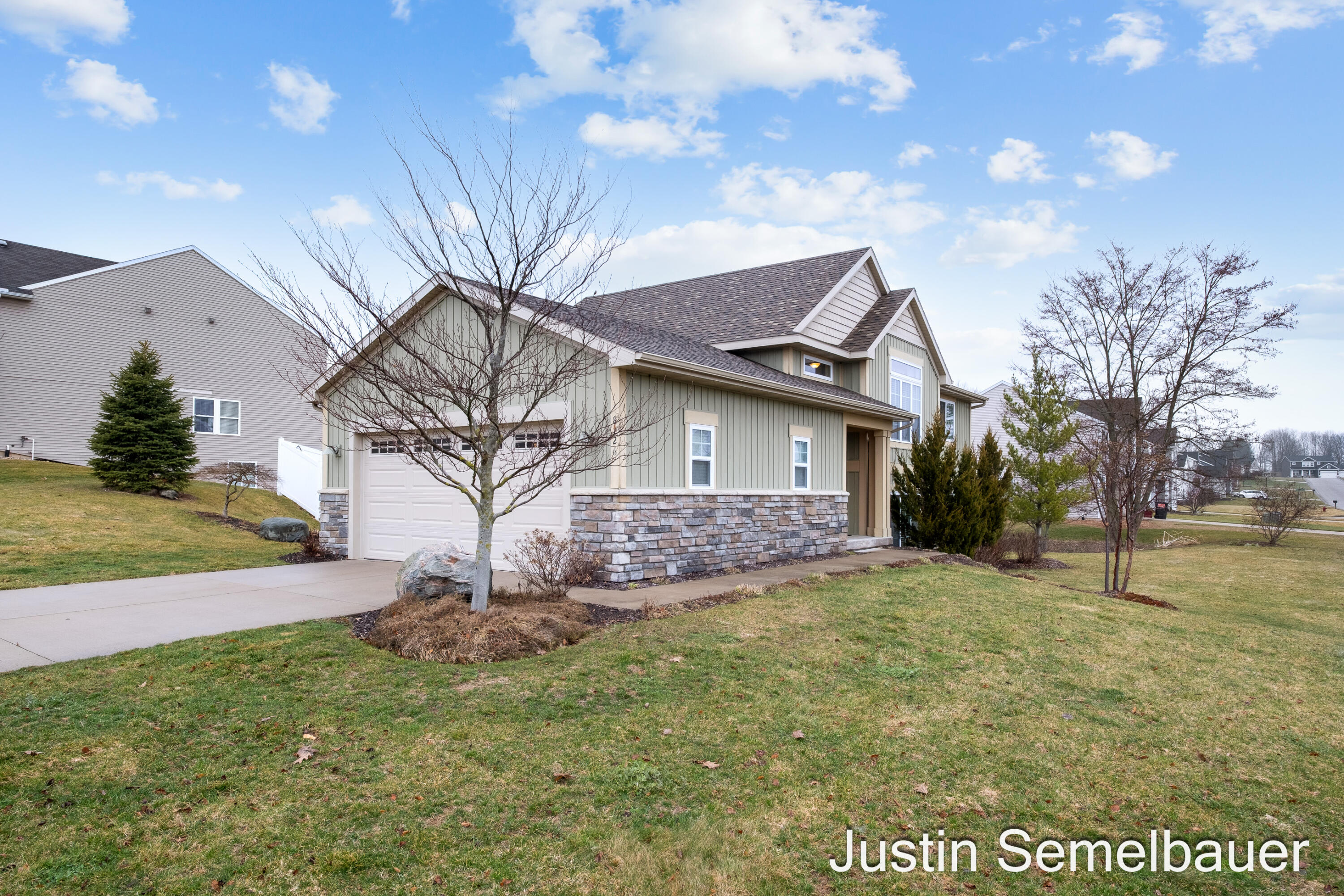 8726 Rainbows End Road SE