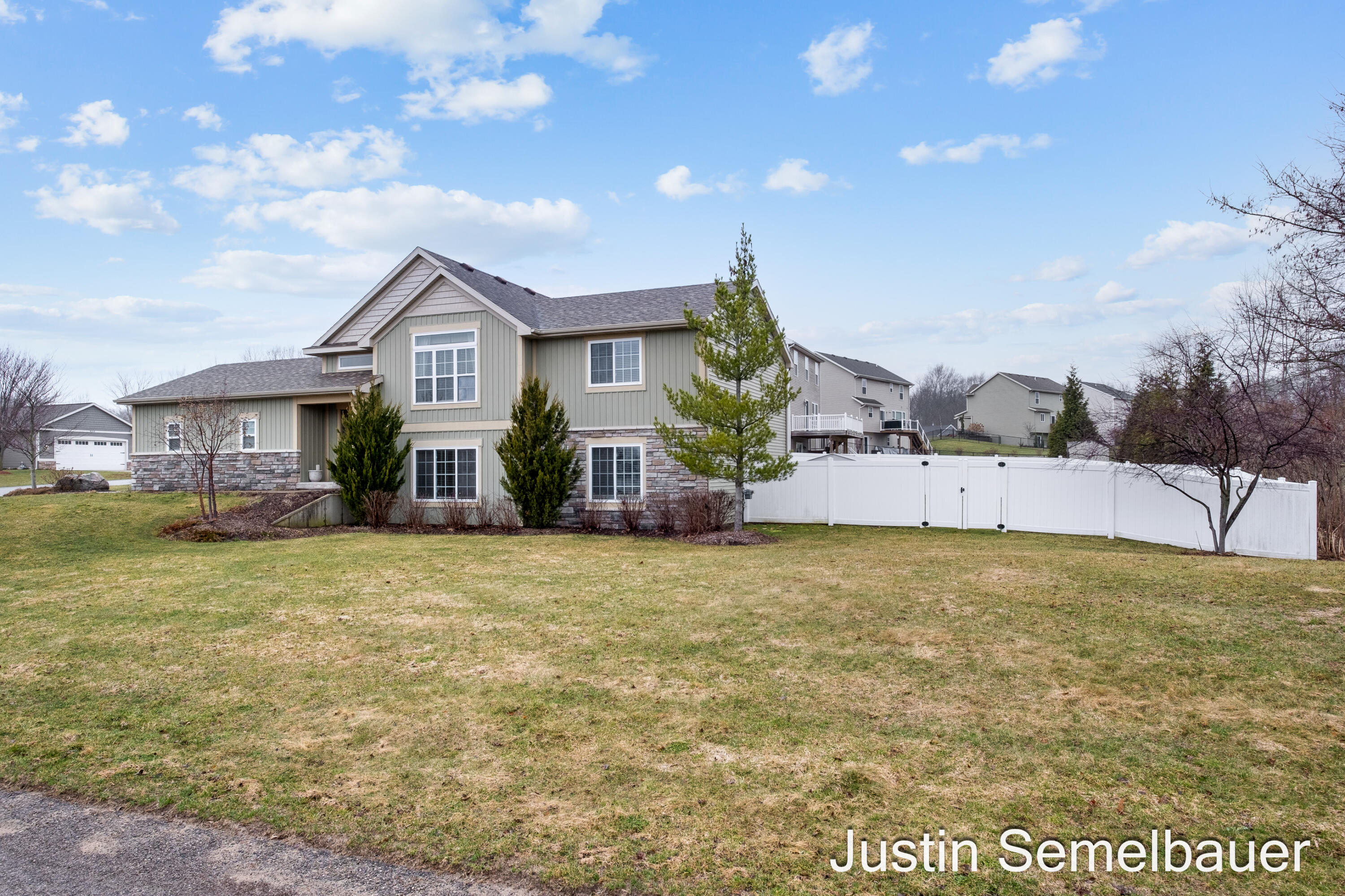 8726 Rainbows End Road SE