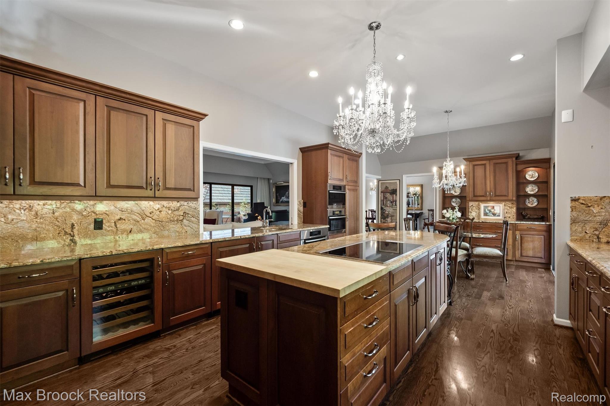 969 Bloomfield Woods