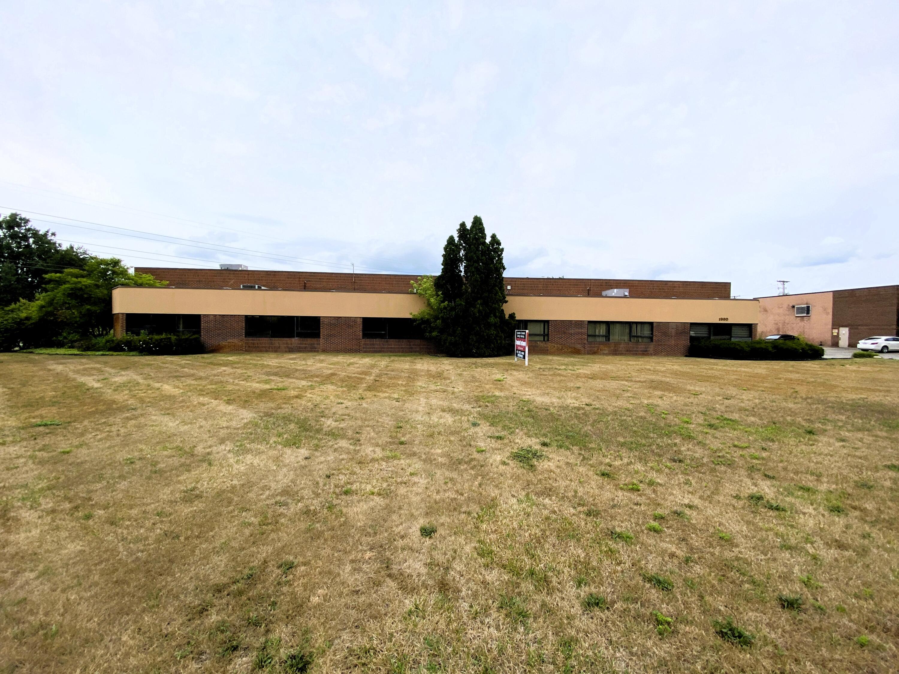 1960 W West Maple