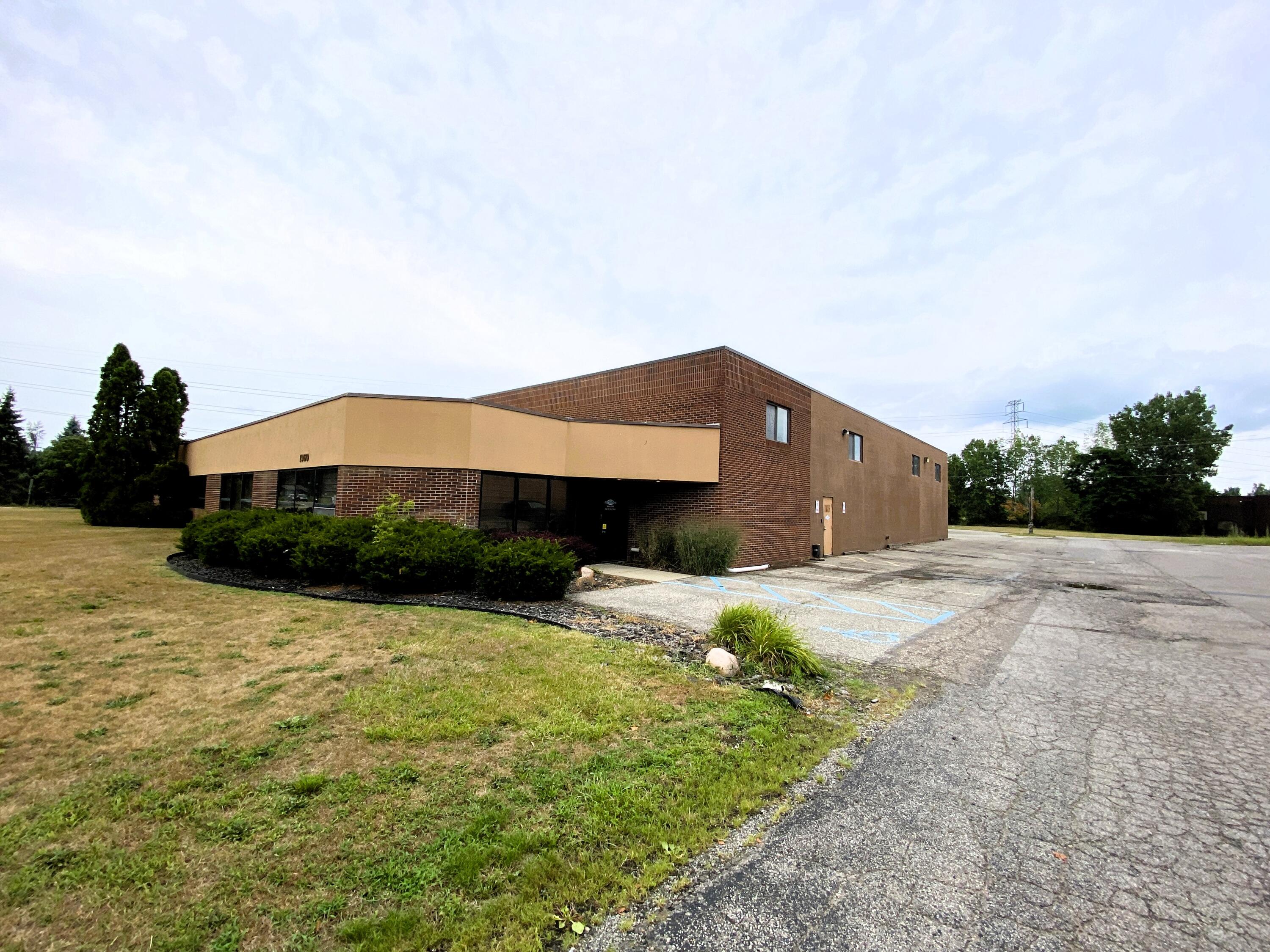 1960 W West Maple