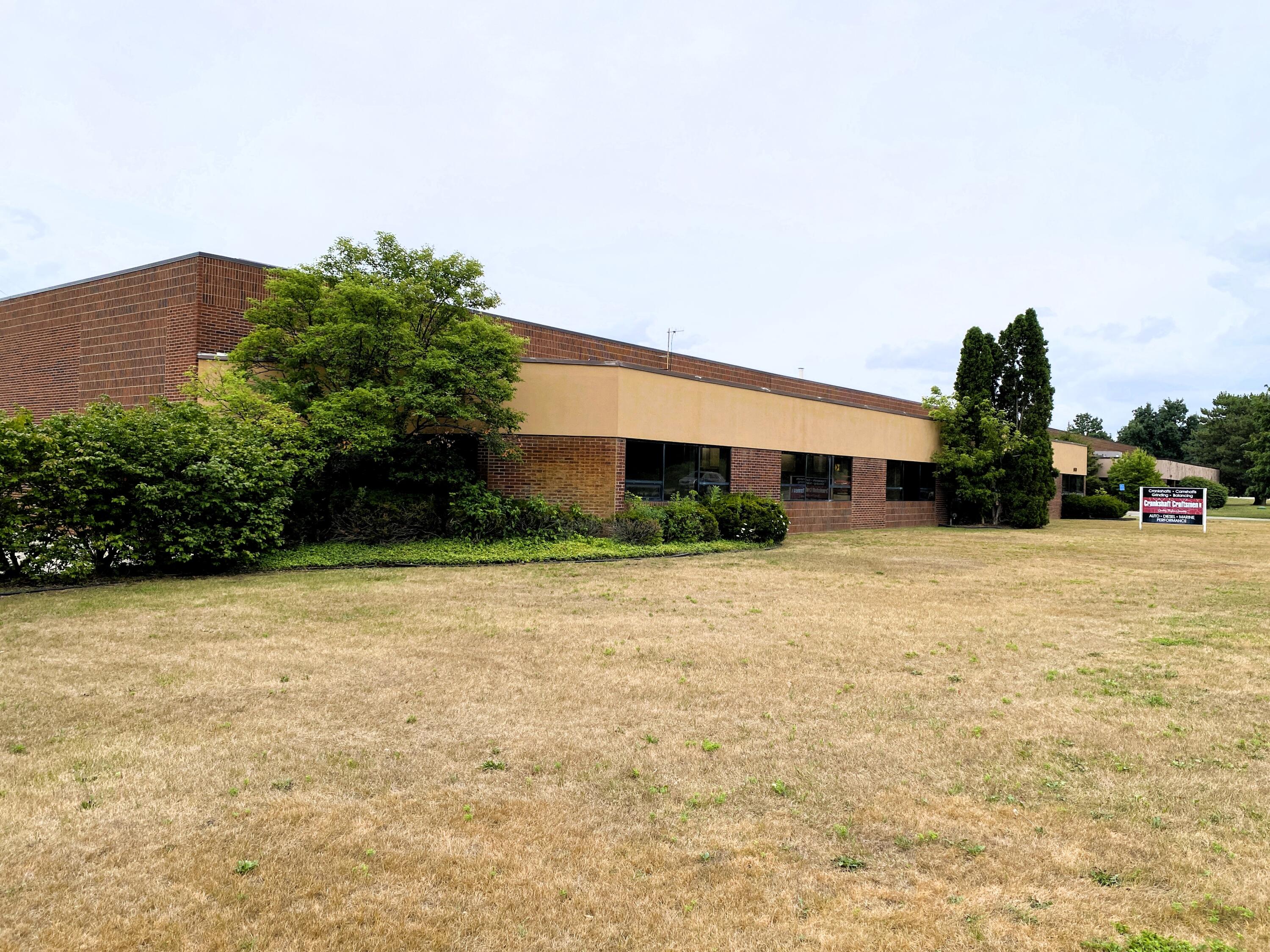 1960 W West Maple