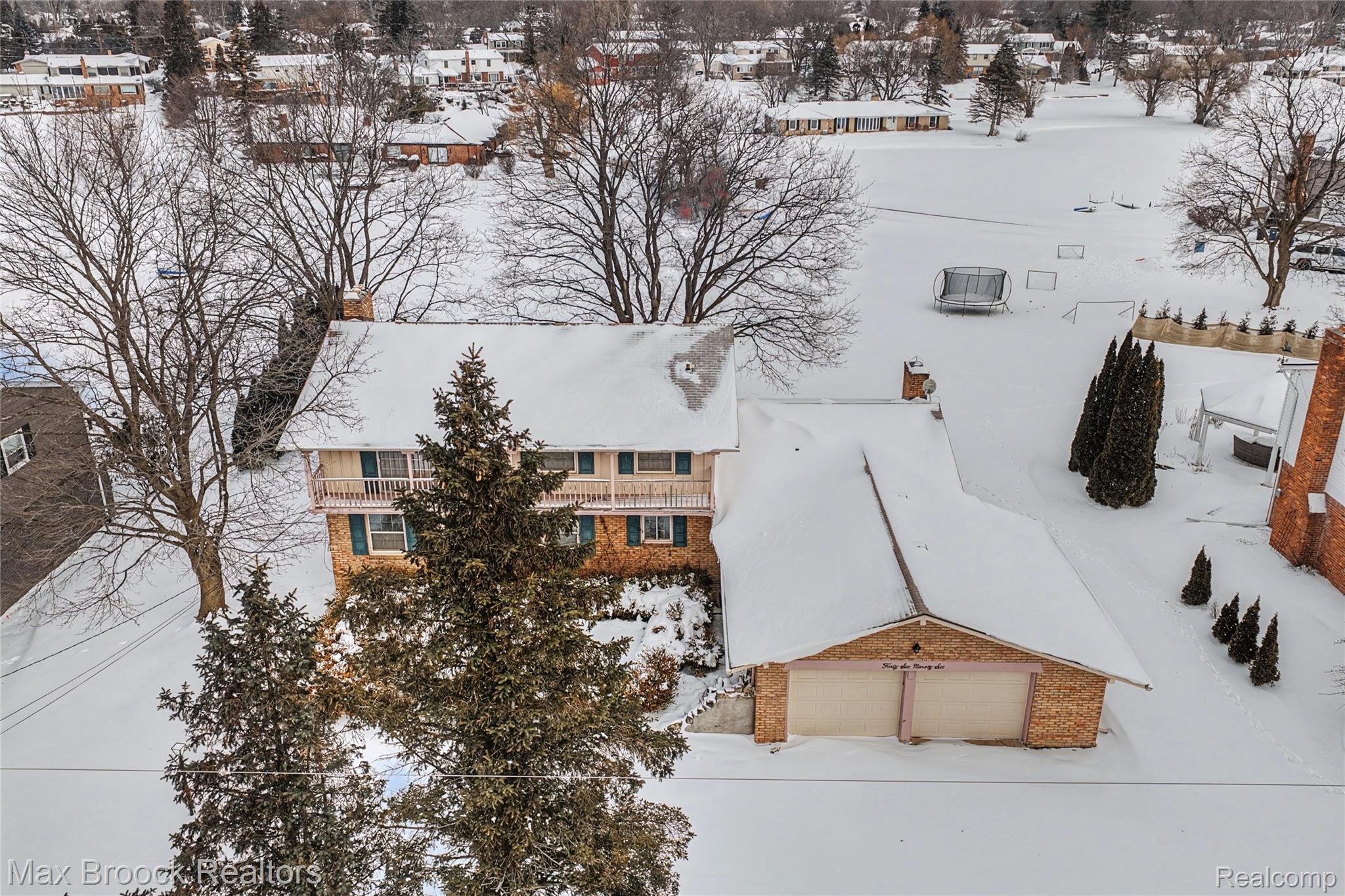 4696 Walnut Lake Road