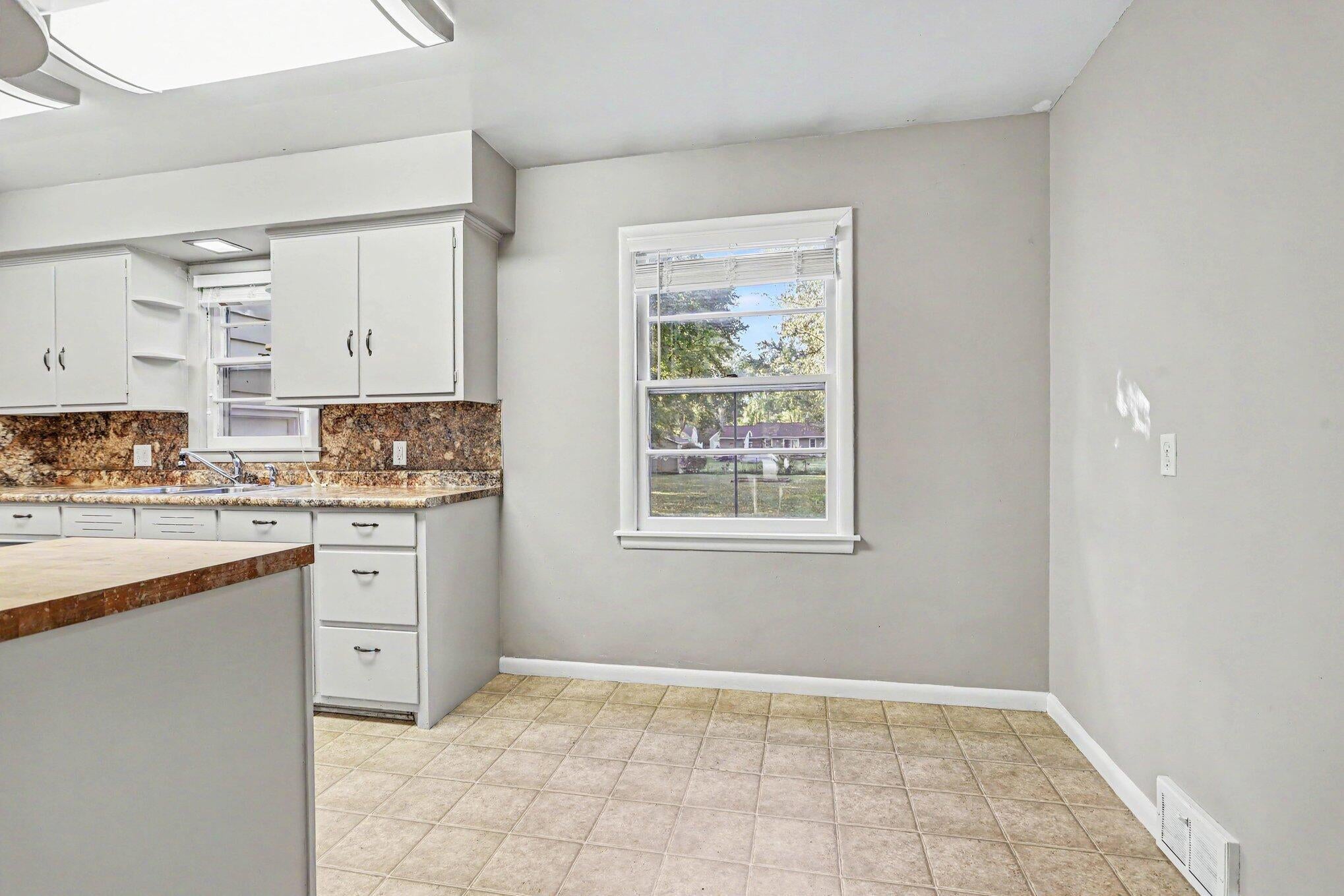3703 Iroquois Trail